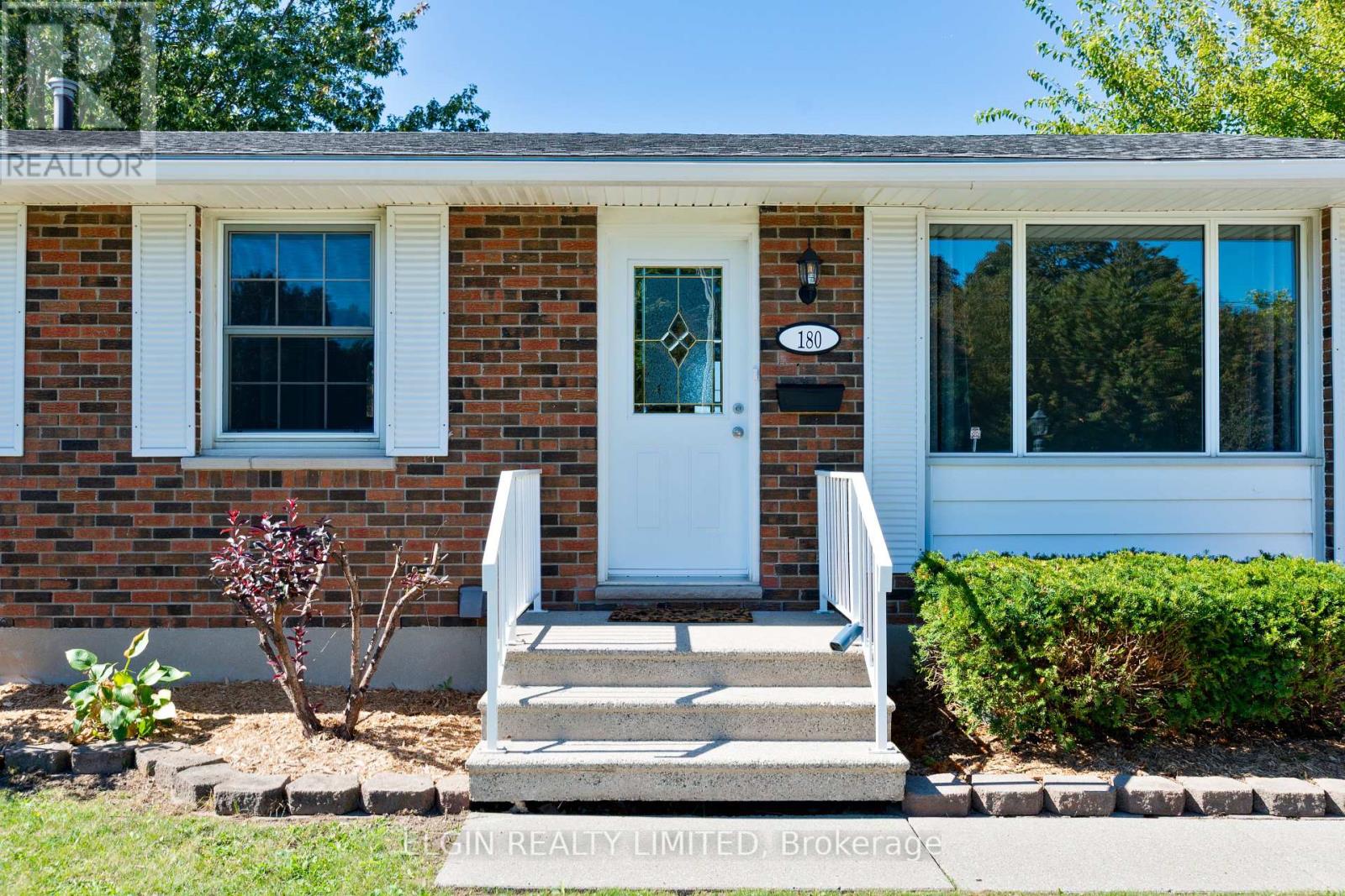 180 Fairview Avenue, St. Thomas, Ontario  N5R 4Y1 - Photo 5 - X12433867
