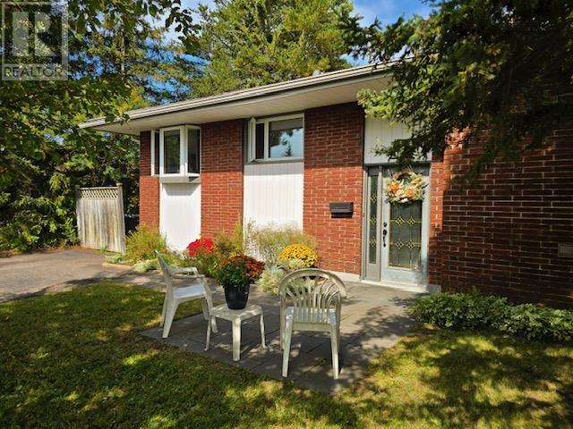 134 Hinton Ave, Thunder Bay, Ontario  P7A 7E2 - Photo 2 - TB252974
