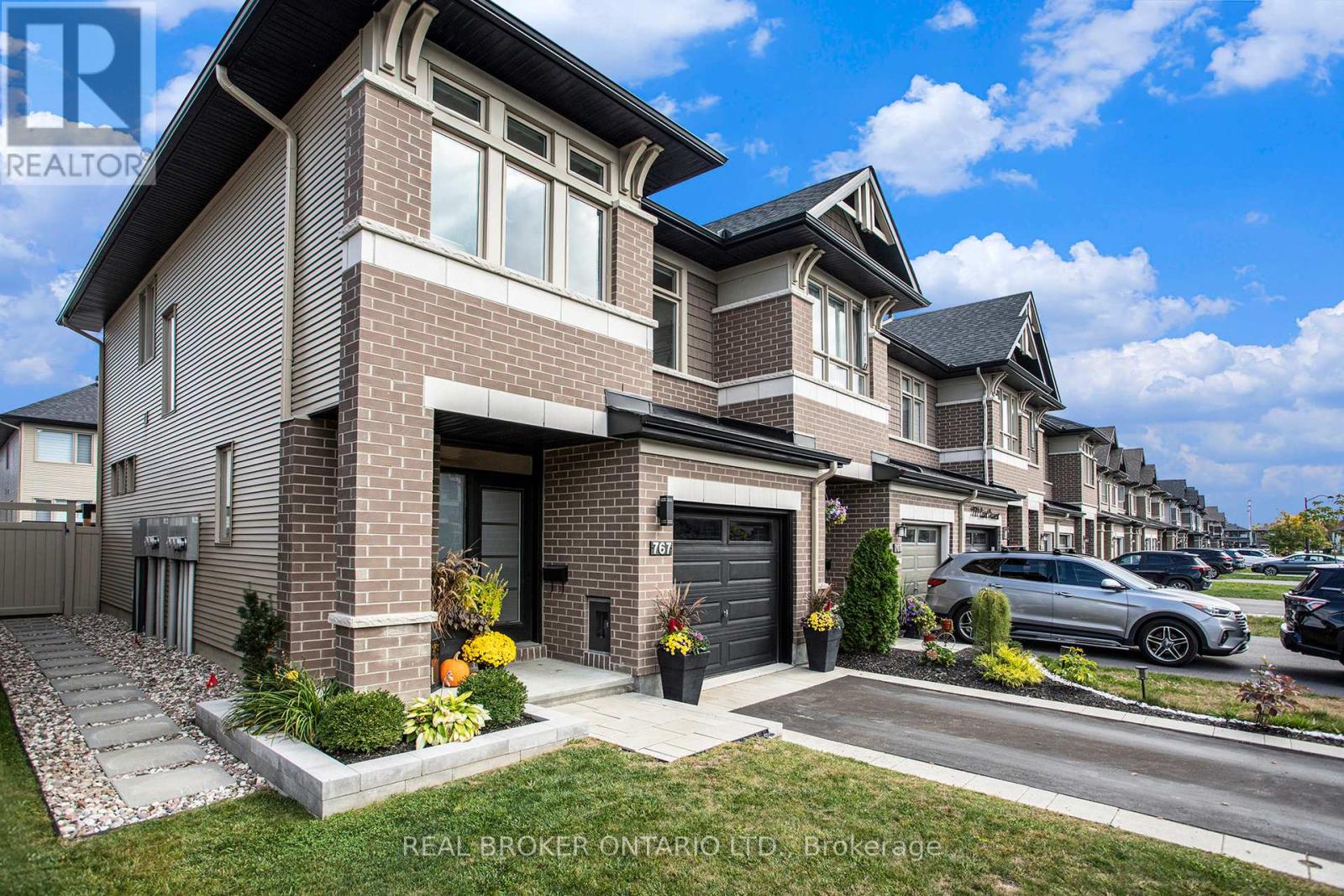 767 Cairn Crescent, Ottawa, Ontario  K1W 0P4 - Photo 3 - X12433827