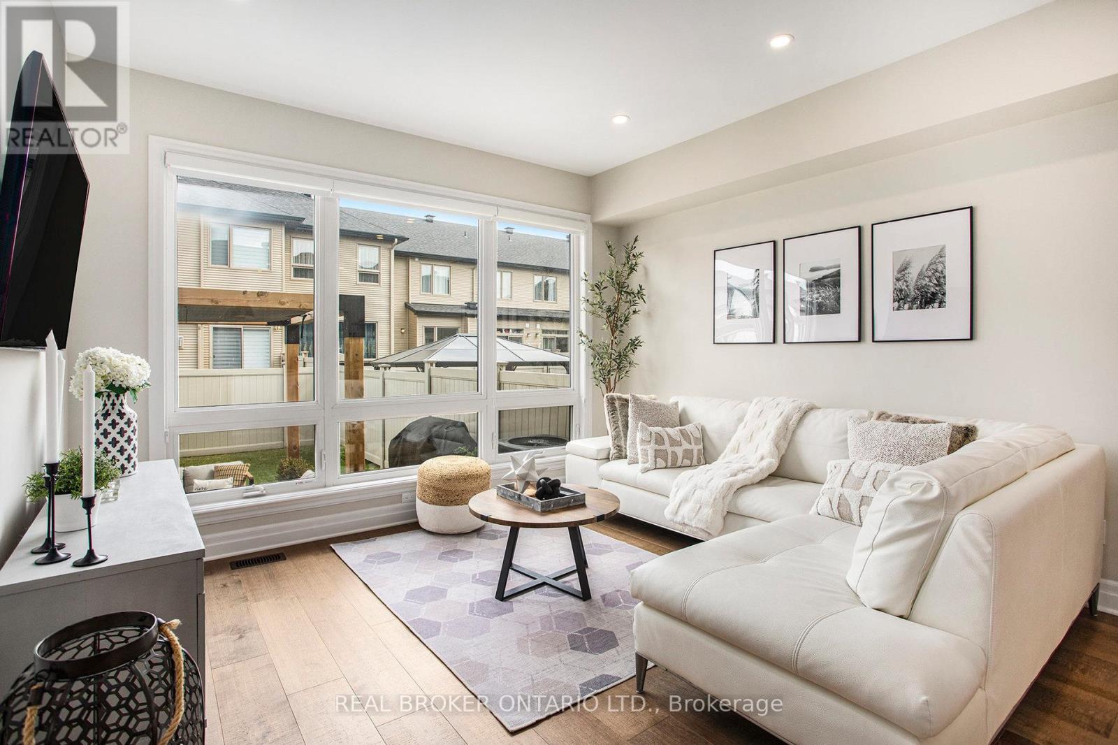 767 Cairn Crescent, Ottawa, Ontario  K1W 0P4 - Photo 5 - X12433827