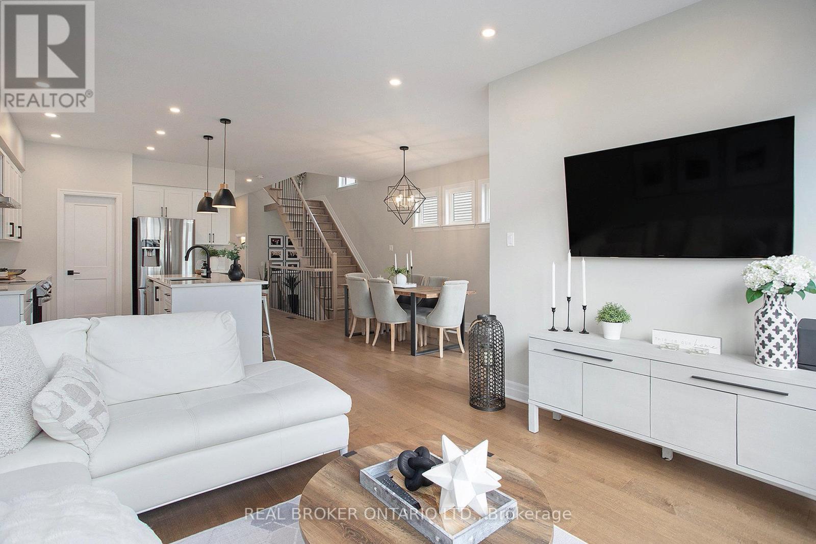 767 Cairn Crescent, Ottawa, Ontario  K1W 0P4 - Photo 7 - X12433827