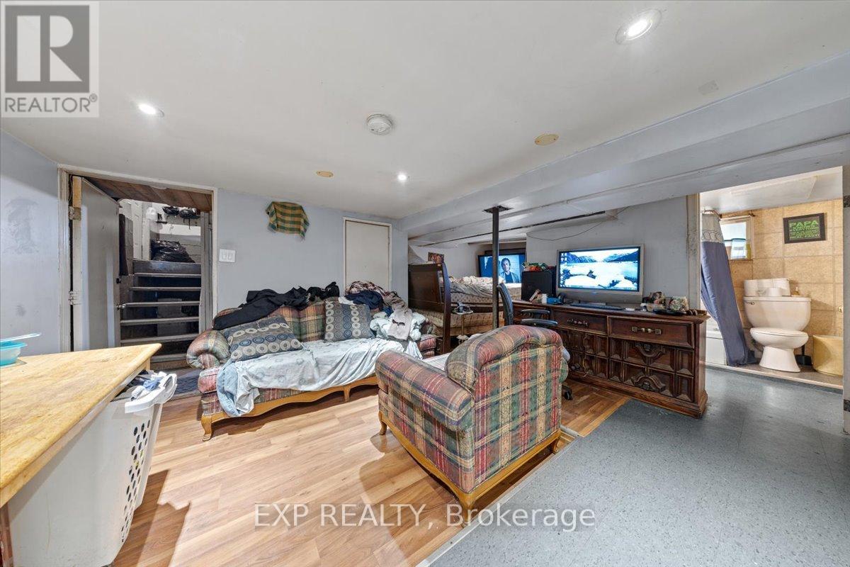 18 Delhi Street, Brockville, Ontario  K6V 4H3 - Photo 11 - X12433864