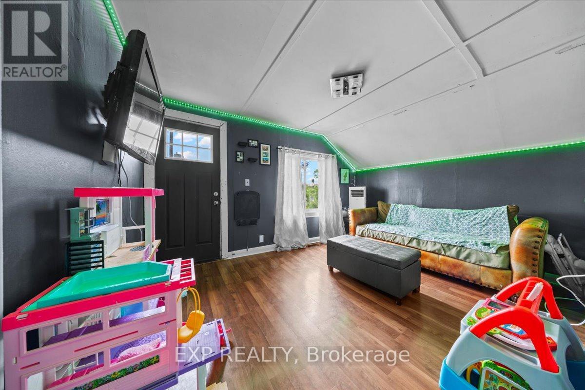 18 Delhi Street, Brockville, Ontario  K6V 4H3 - Photo 8 - X12433864