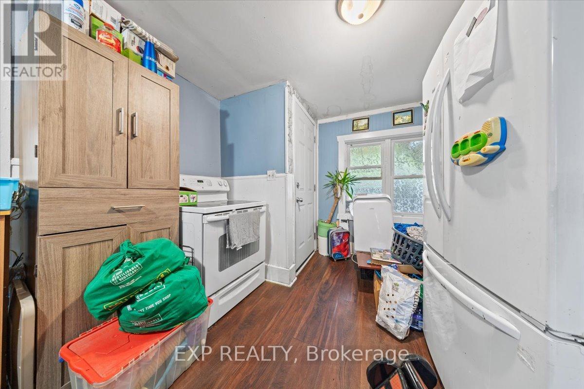 18 Delhi Street, Brockville, Ontario  K6V 4H3 - Photo 9 - X12433864