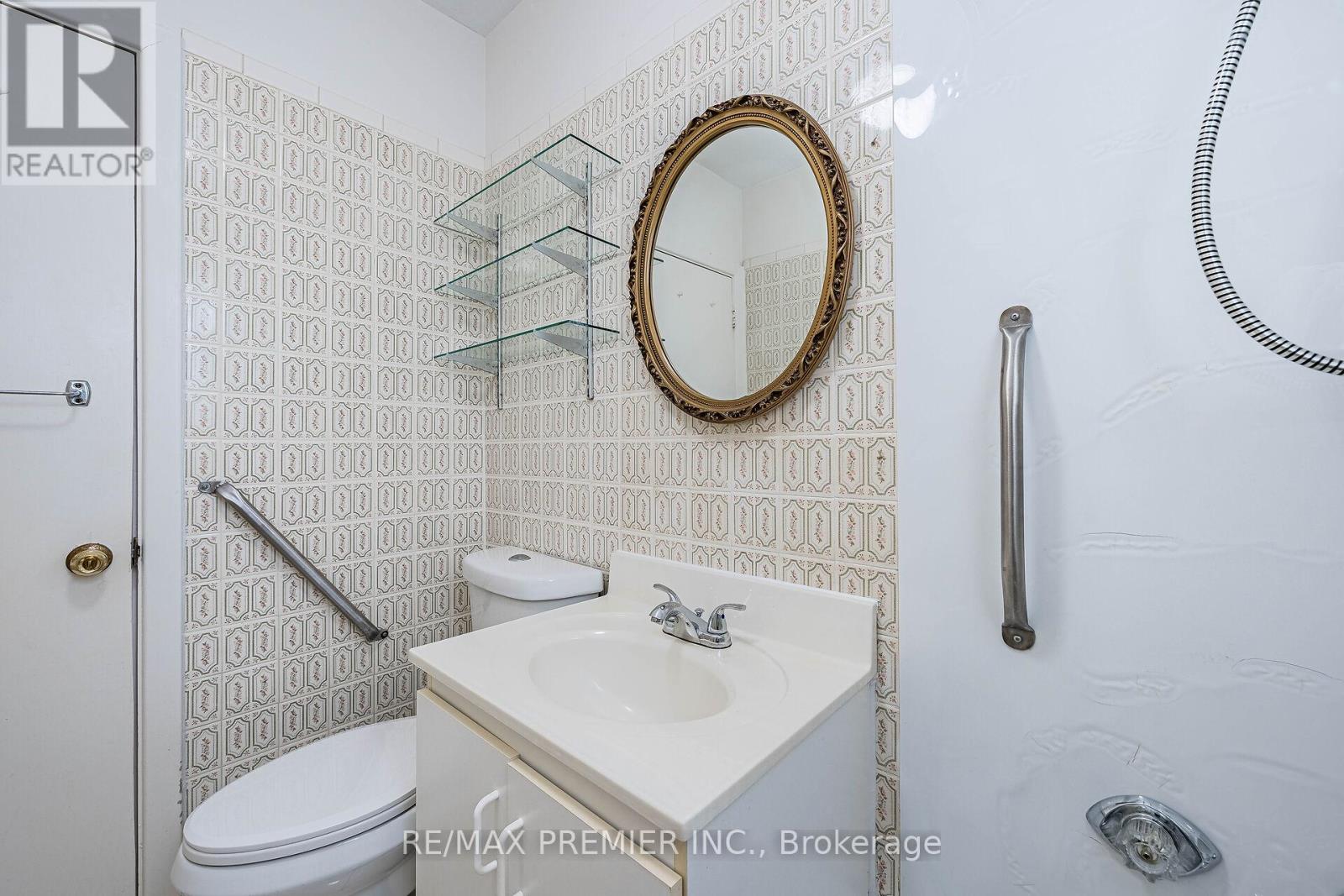 22 Meadow Lane Avenue, Toronto, Ontario  M3L 1C1 - Photo 12 - W12433747