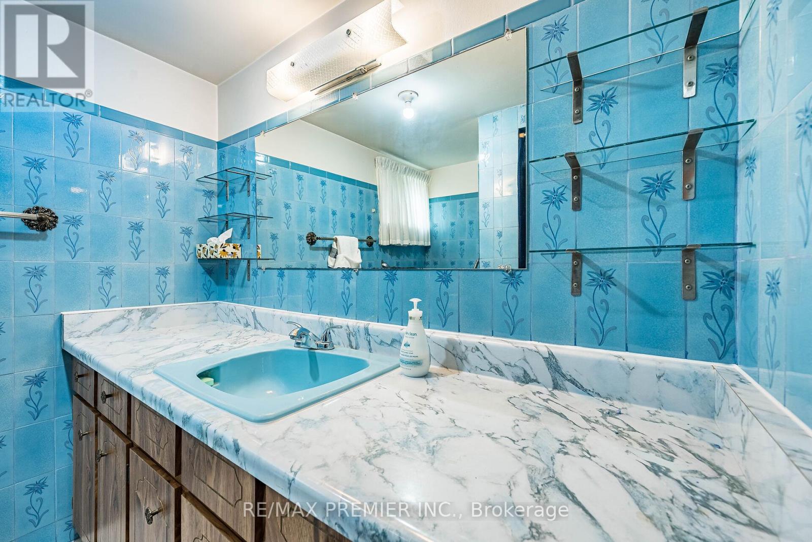 22 Meadow Lane Avenue, Toronto, Ontario  M3L 1C1 - Photo 19 - W12433747