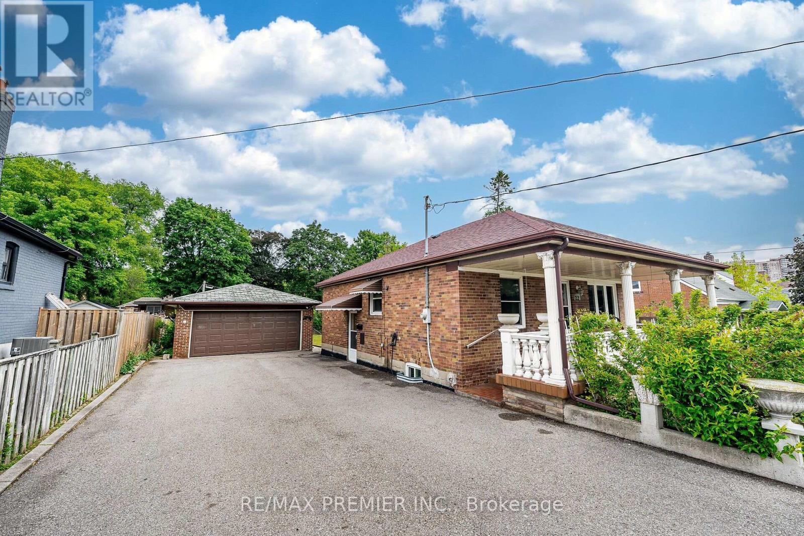 22 Meadow Lane Avenue, Toronto, Ontario  M3L 1C1 - Photo 2 - W12433747