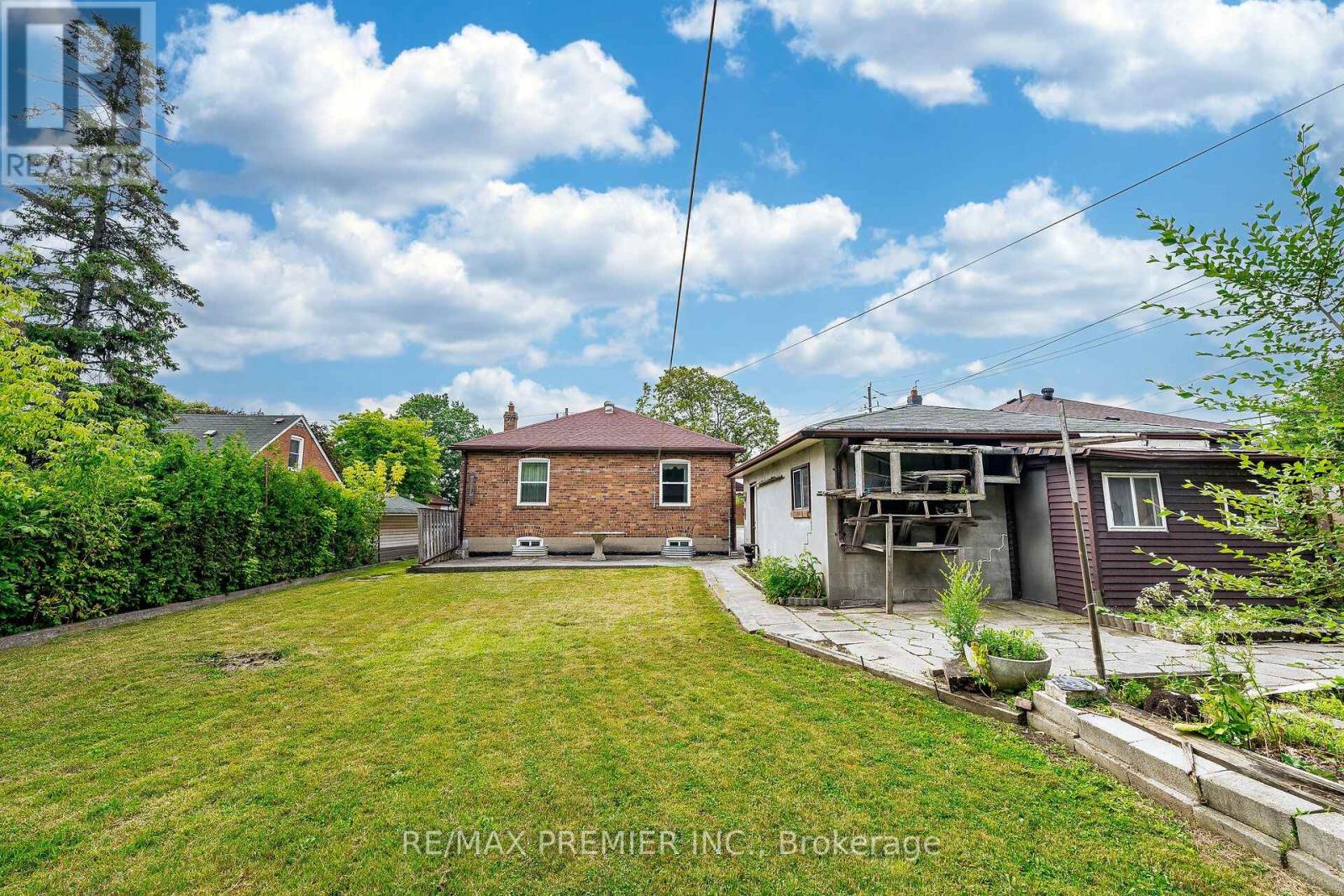 22 Meadow Lane Avenue, Toronto, Ontario  M3L 1C1 - Photo 24 - W12433747