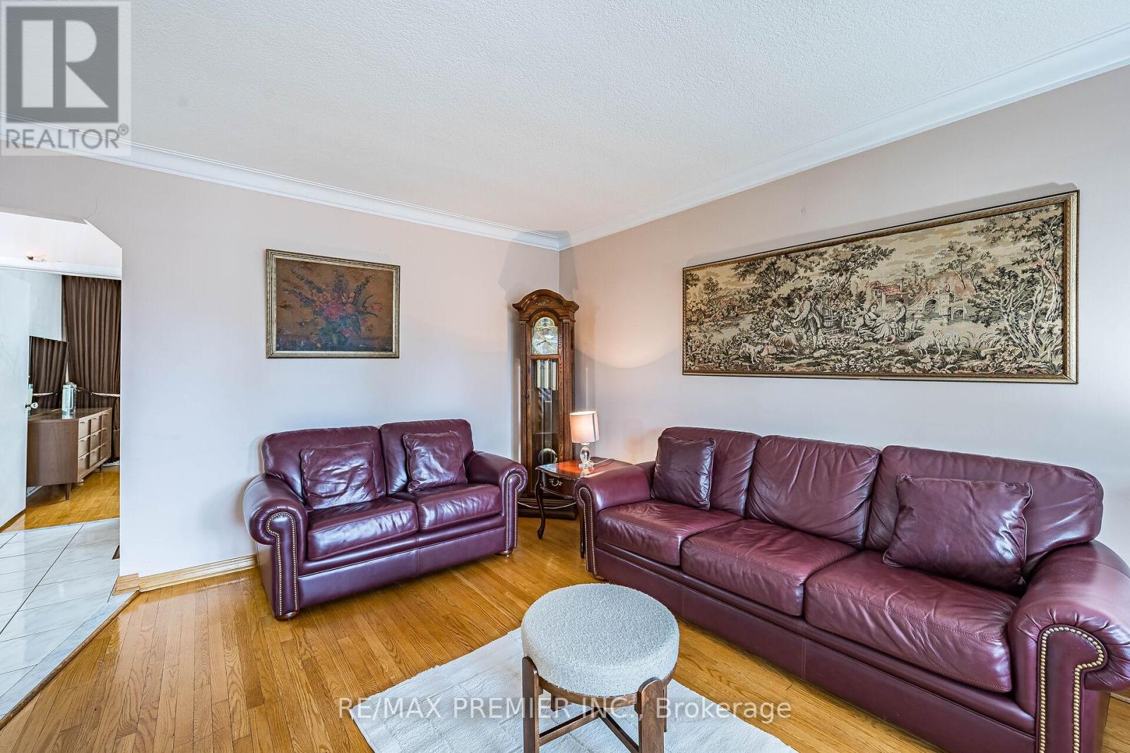 22 Meadow Lane Avenue, Toronto, Ontario  M3L 1C1 - Photo 5 - W12433747