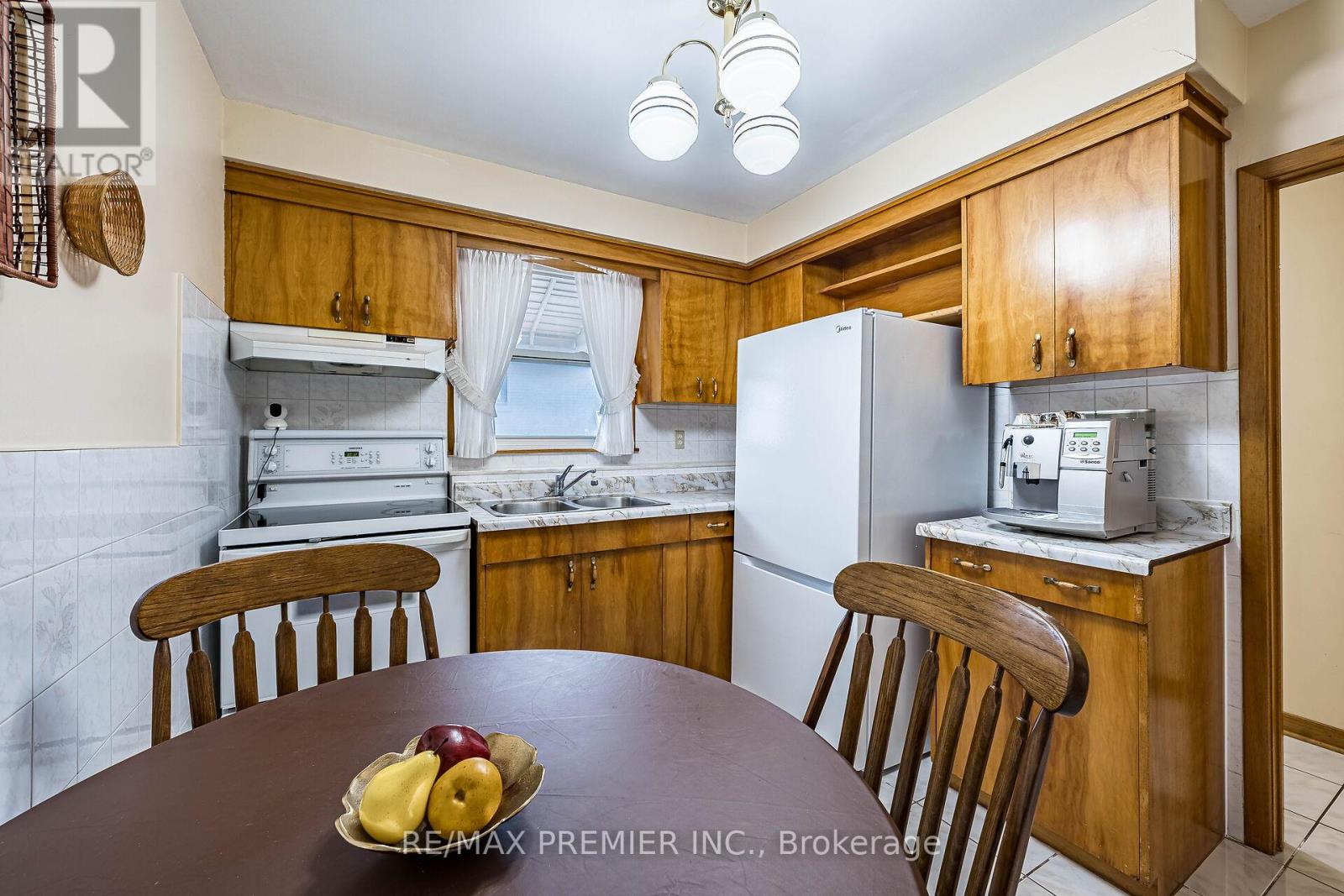 22 Meadow Lane Avenue, Toronto, Ontario  M3L 1C1 - Photo 7 - W12433747