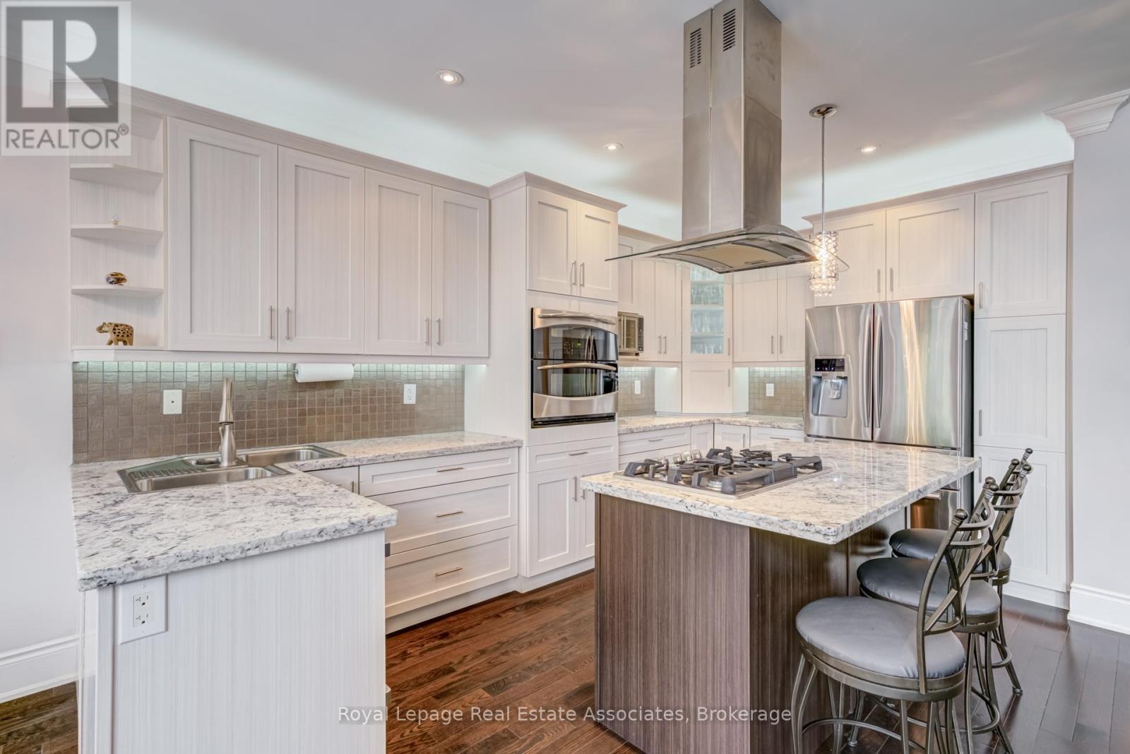 20 Cannington Crescent, Brampton, Ontario  L6X 0W6 - Photo 17 - W12433755