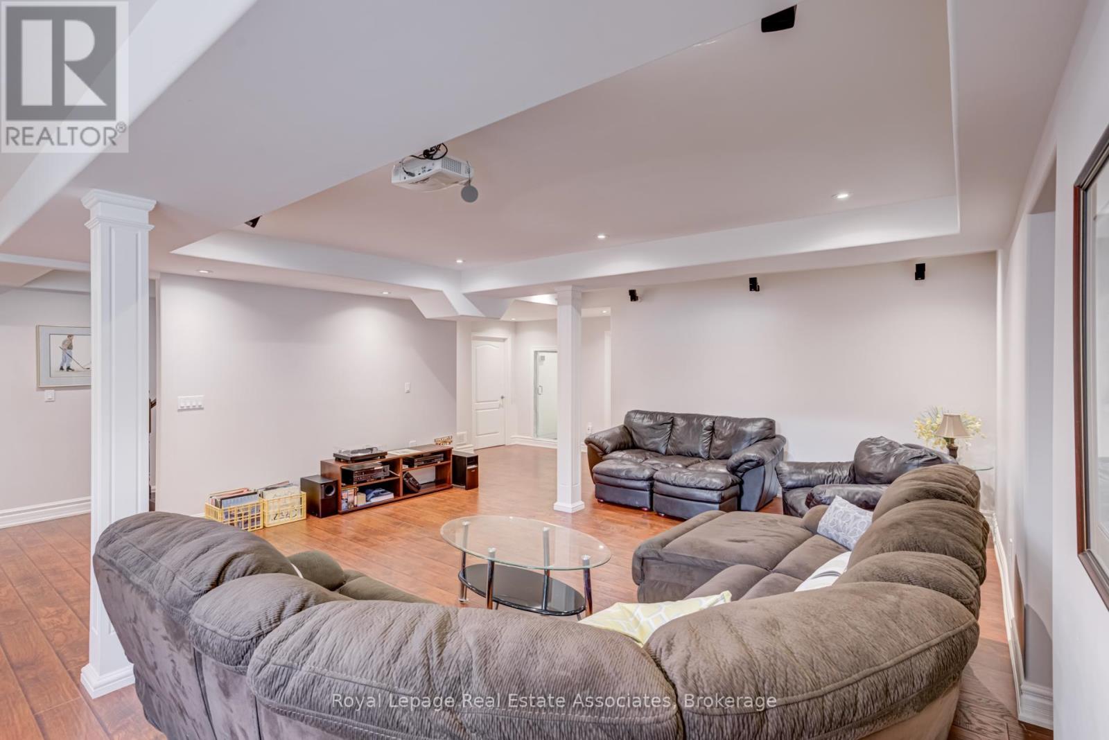 20 Cannington Crescent, Brampton, Ontario  L6X 0W6 - Photo 32 - W12433755