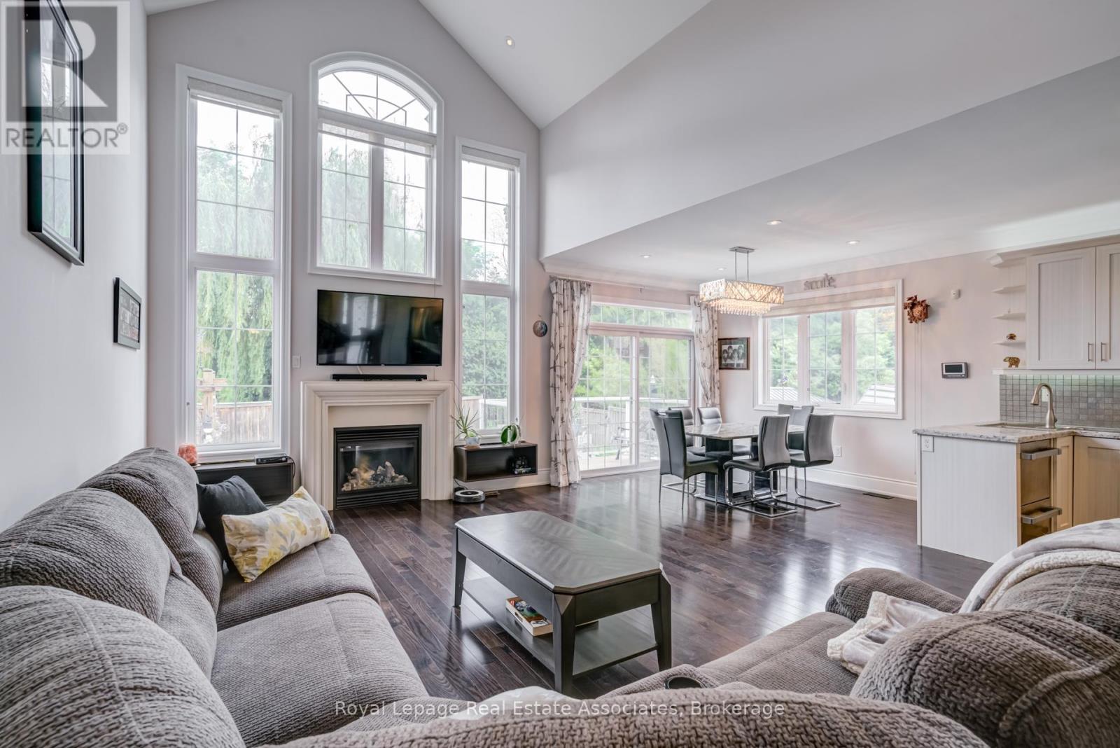 20 Cannington Crescent, Brampton, Ontario  L6X 0W6 - Photo 9 - W12433755
