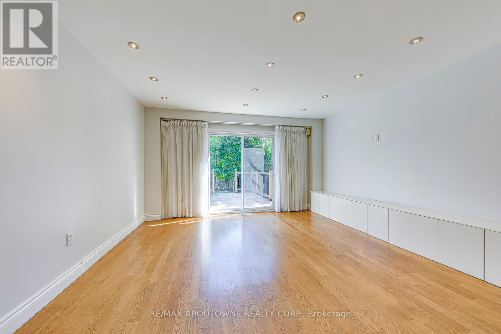 2407 Stefi Trail, Oakville, Ontario  L6H 5Y5 - Photo 10 - W12433766