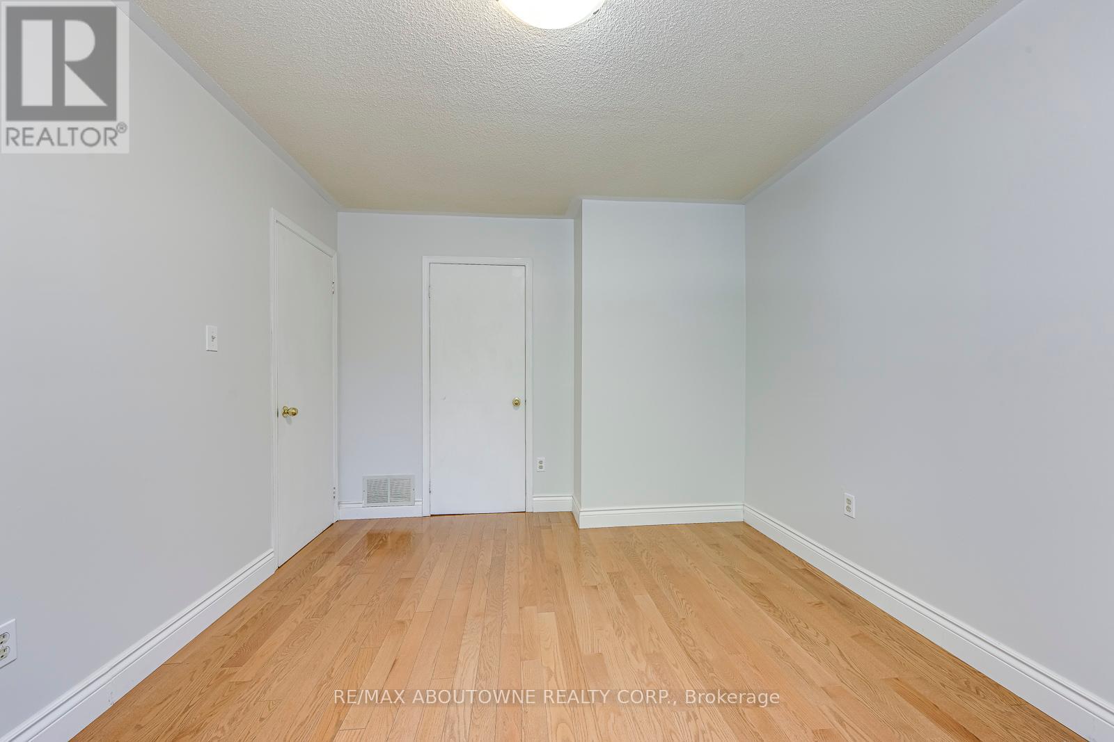 2407 Stefi Trail, Oakville, Ontario  L6H 5Y5 - Photo 21 - W12433766