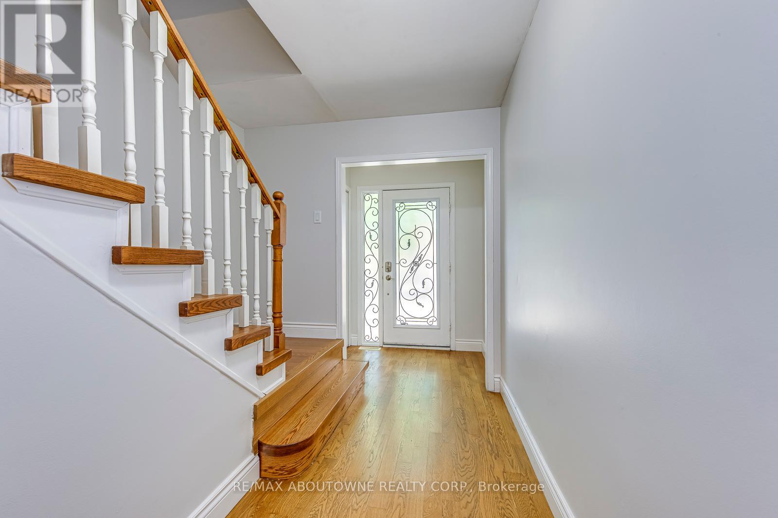 2407 Stefi Trail, Oakville, Ontario  L6H 5Y5 - Photo 4 - W12433766
