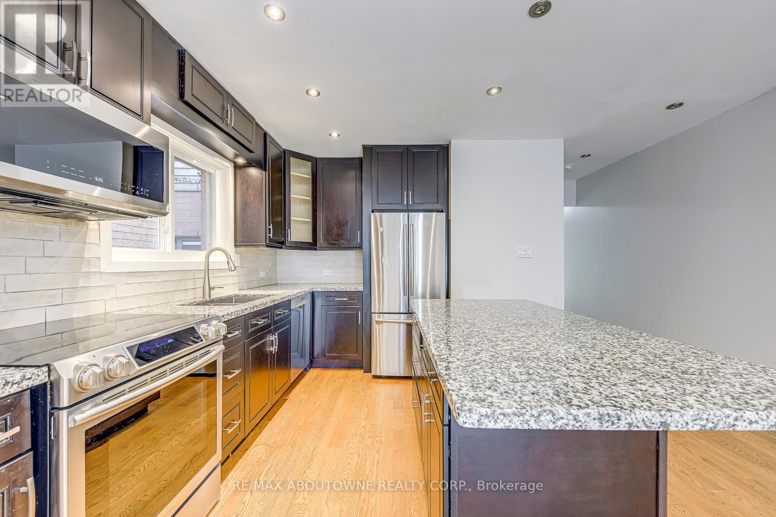 2407 Stefi Trail, Oakville, Ontario  L6H 5Y5 - Photo 7 - W12433766