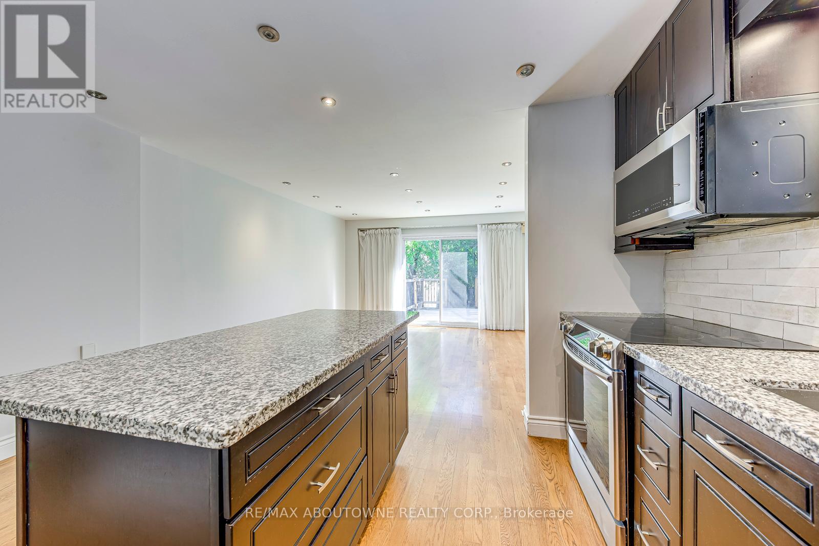 2407 Stefi Trail, Oakville, Ontario  L6H 5Y5 - Photo 9 - W12433766