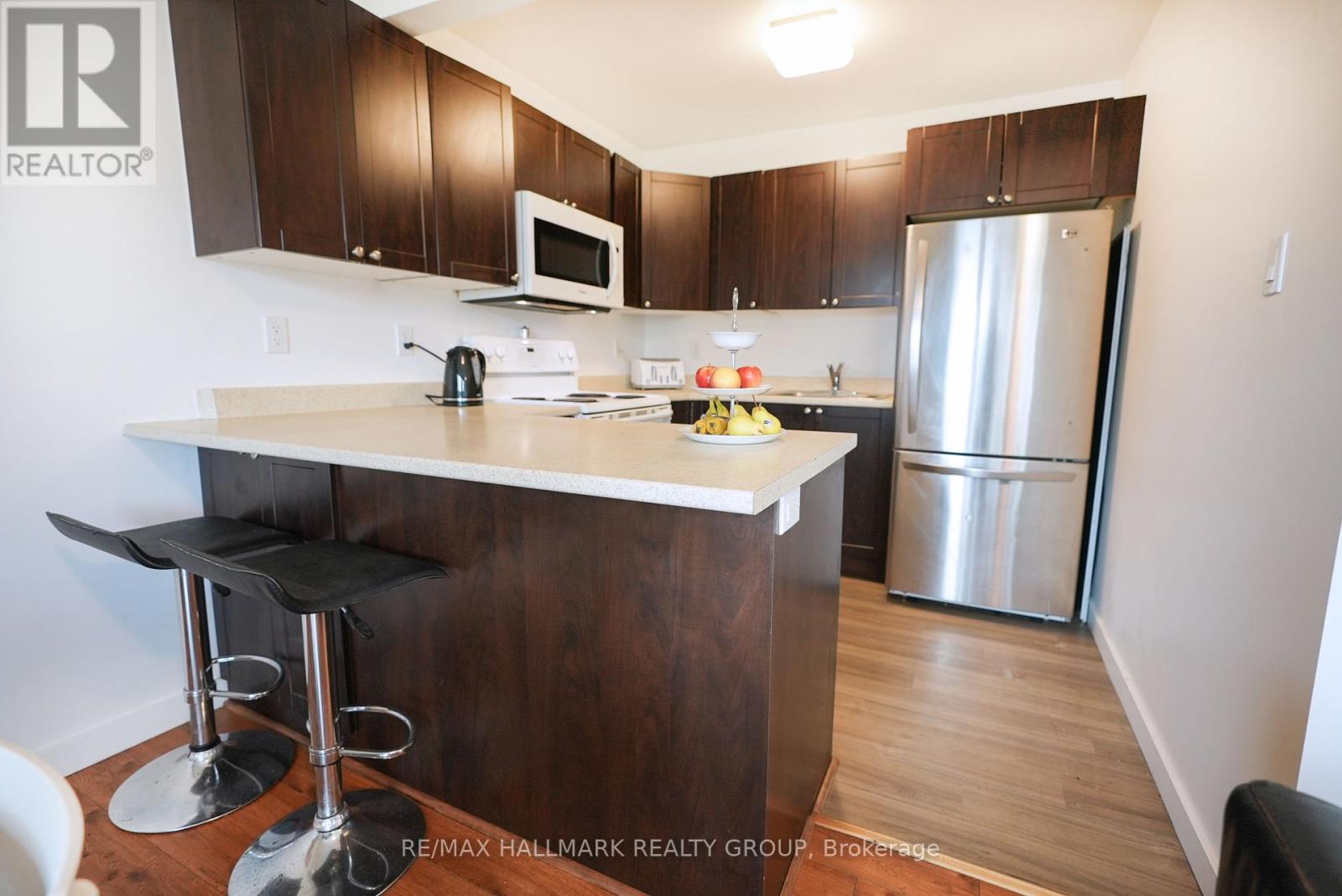 924 Bermuda Avenue, Ottawa, Ontario  K1K 0V6 - Photo 9 - X12316561