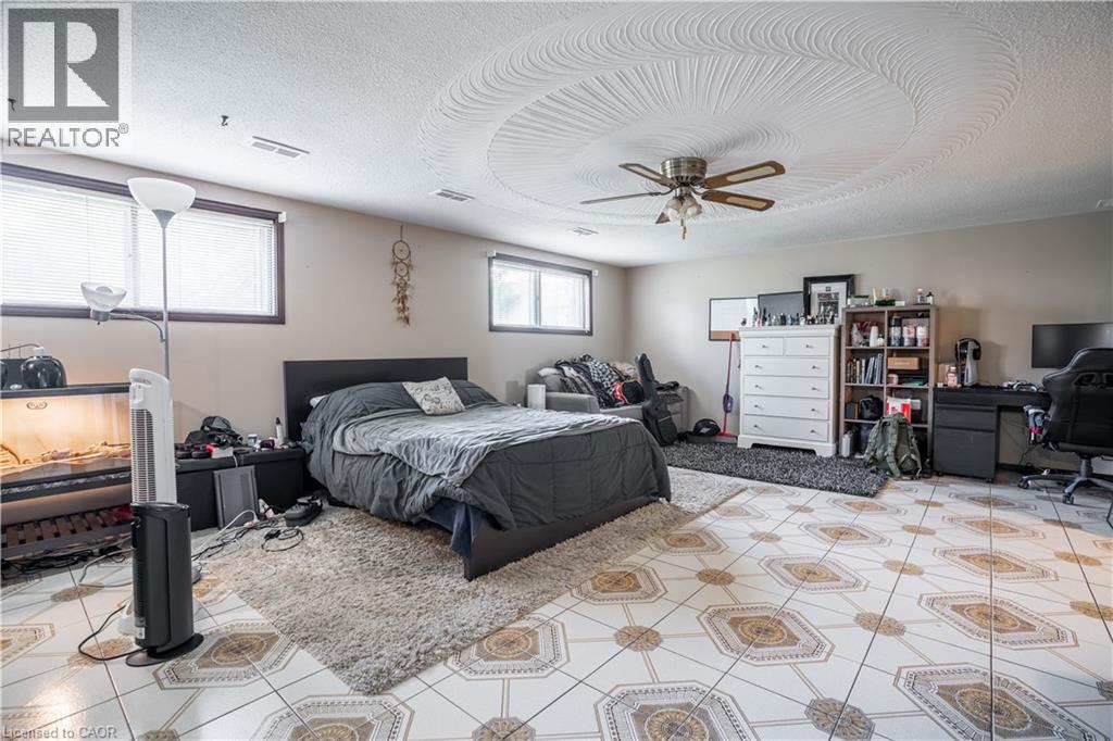 18 Villa Court, Hamilton, Ontario  L8W 1M2 - Photo 4 - 40774552