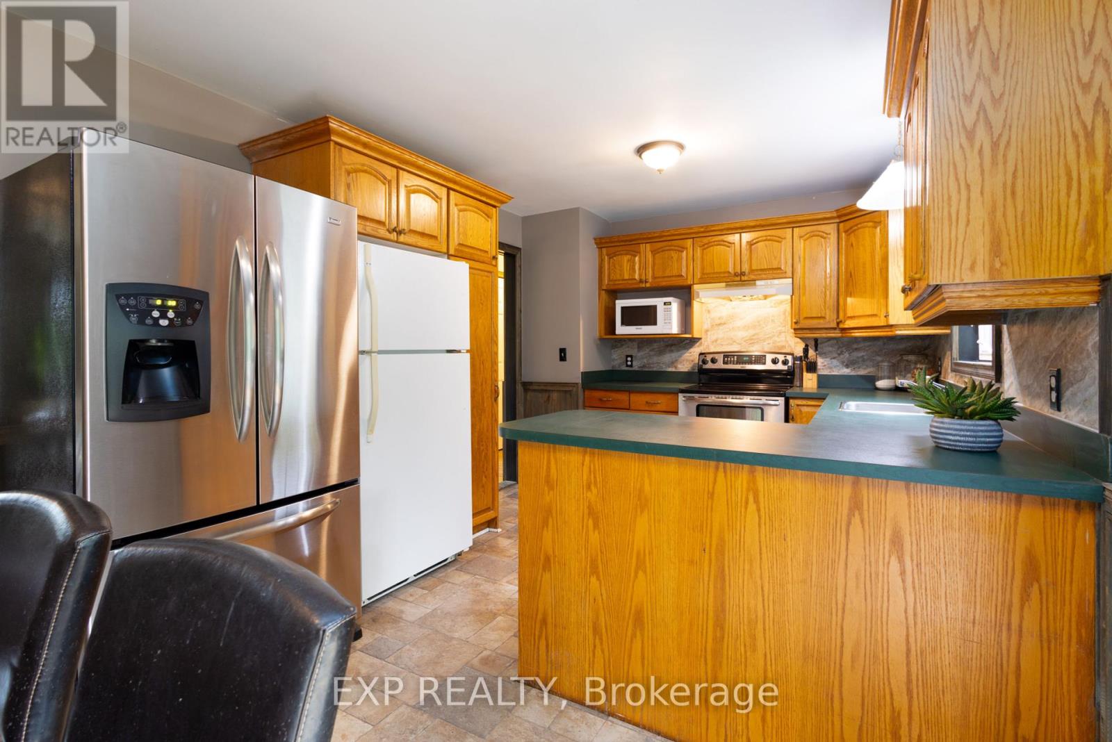 146 Mark Road, Kawartha Lakes, Ontario  K0M 1G0 - Photo 11 - X12433751