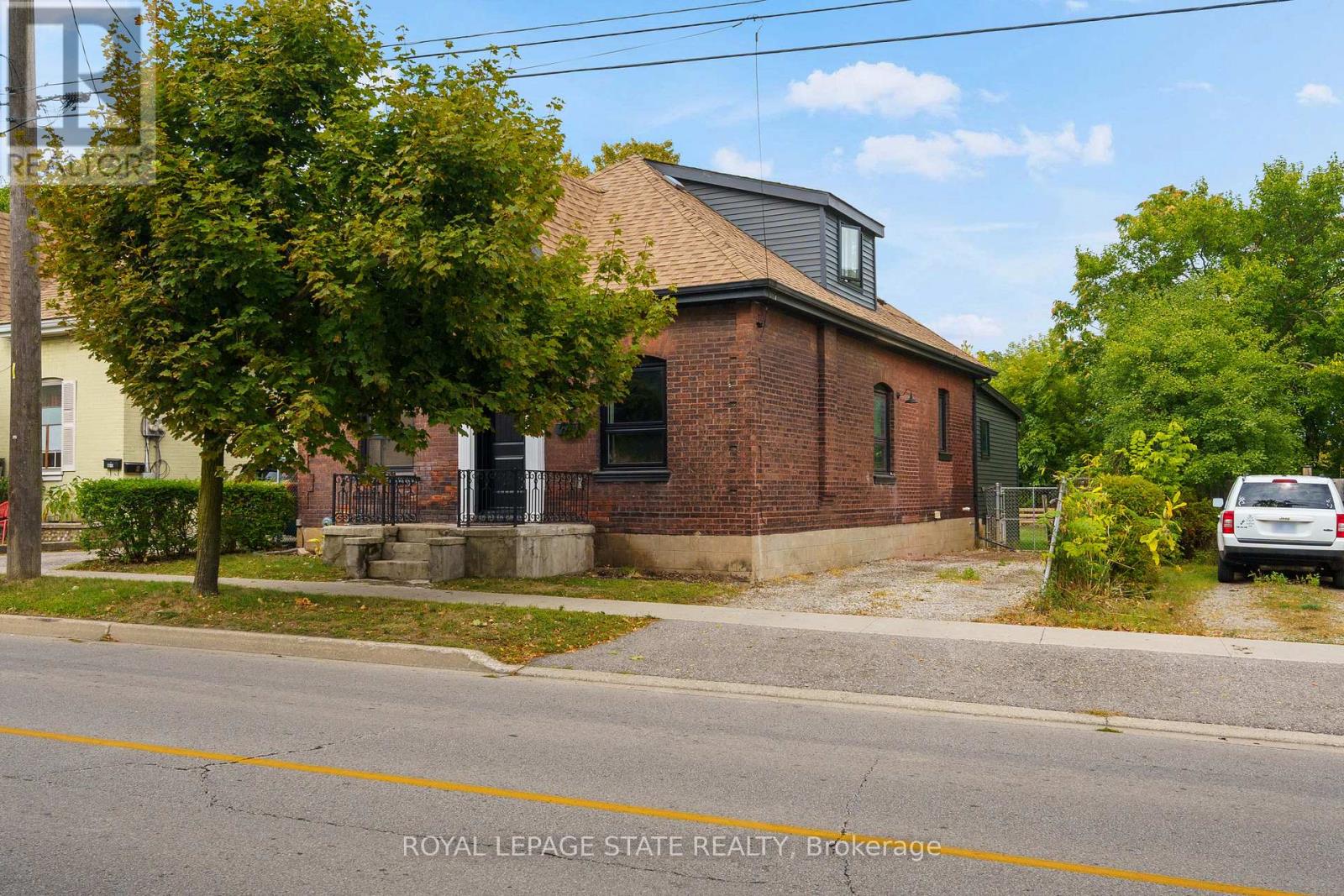 51 Terrace Hill Street, Brantford, Ontario  N3R 1E8 - Photo 2 - X12433774