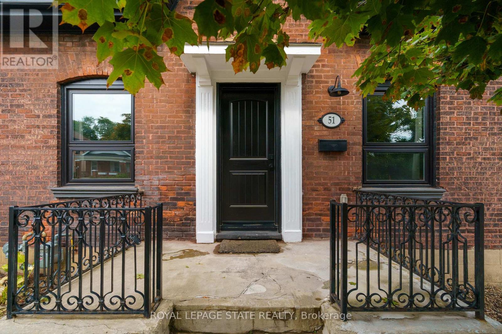 51 Terrace Hill Street, Brantford, Ontario  N3R 1E8 - Photo 3 - X12433774