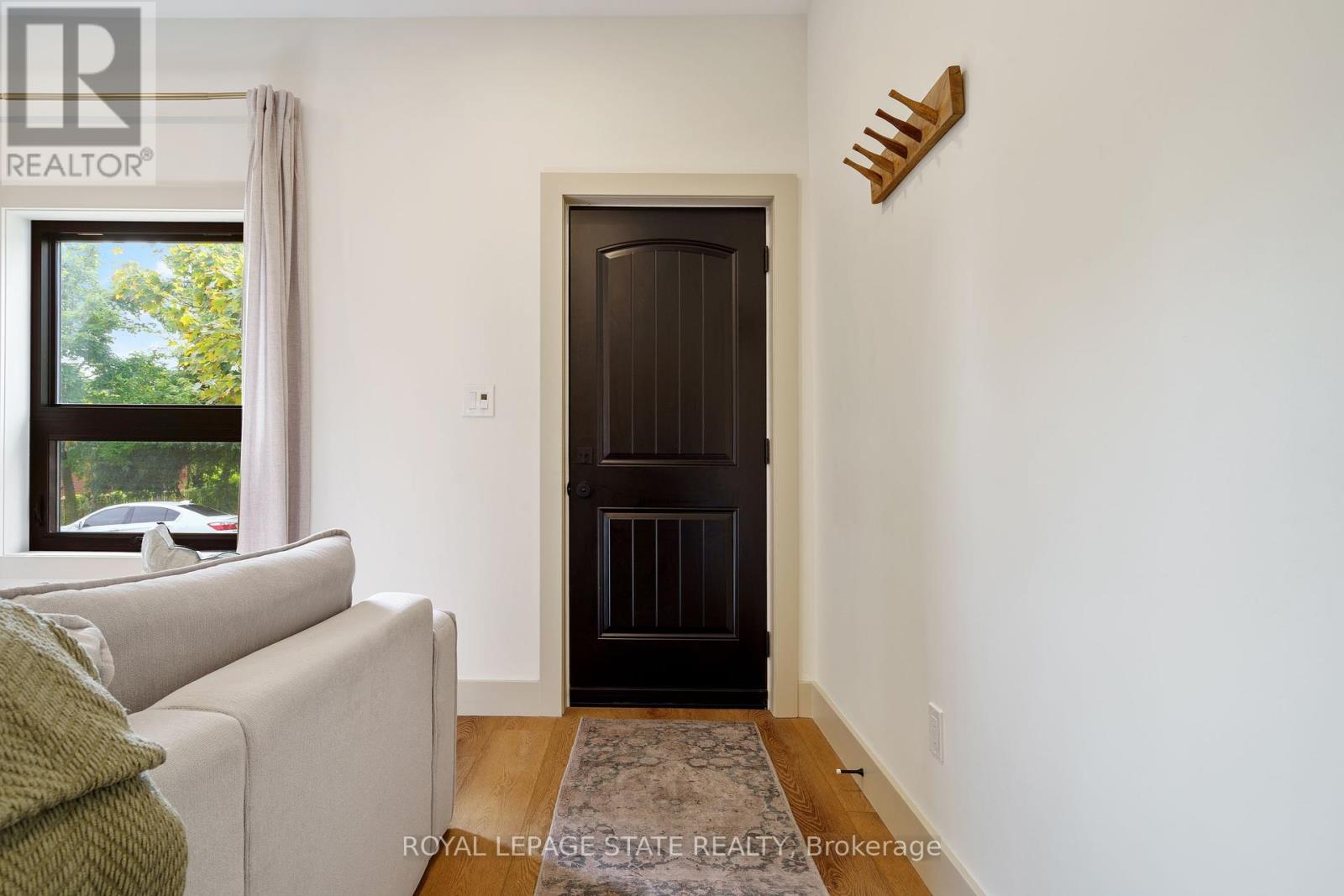51 Terrace Hill Street, Brantford, Ontario  N3R 1E8 - Photo 4 - X12433774