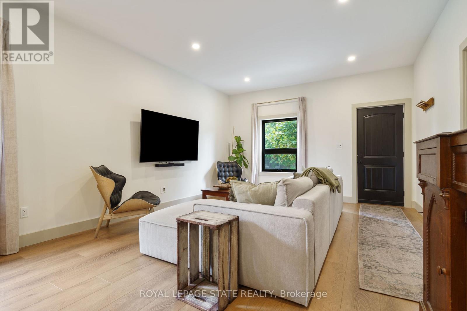51 Terrace Hill Street, Brantford, Ontario  N3R 1E8 - Photo 6 - X12433774