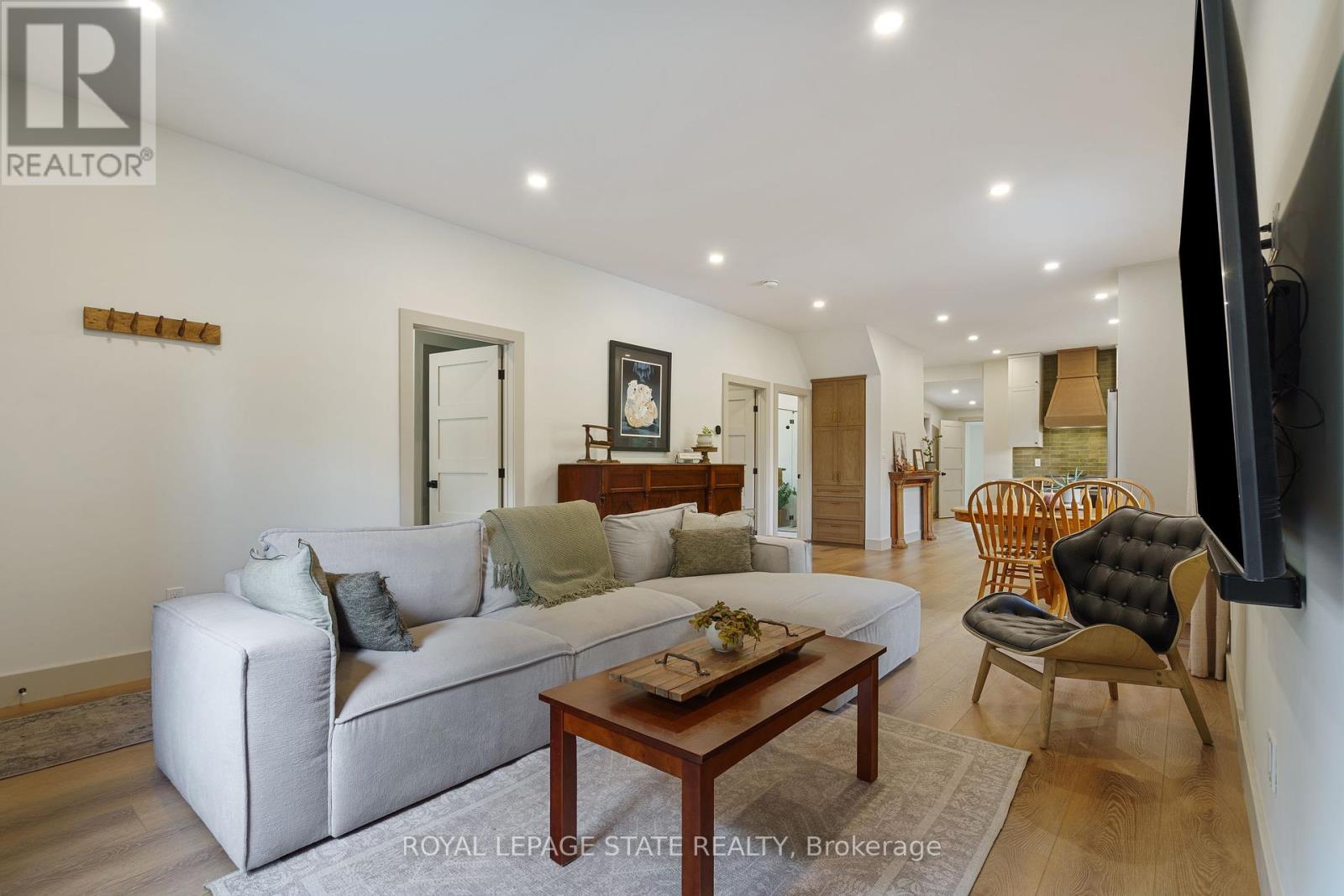51 Terrace Hill Street, Brantford, Ontario  N3R 1E8 - Photo 8 - X12433774