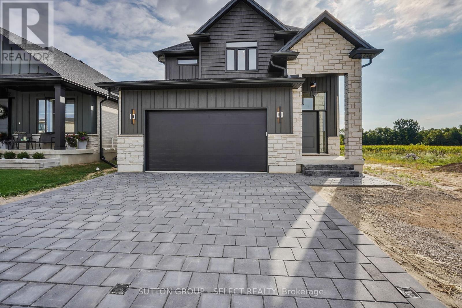 58 Briscoe Crescent, Strathroy-Caradoc, Ontario  N7G 0G3 - Photo 2 - X12424031
