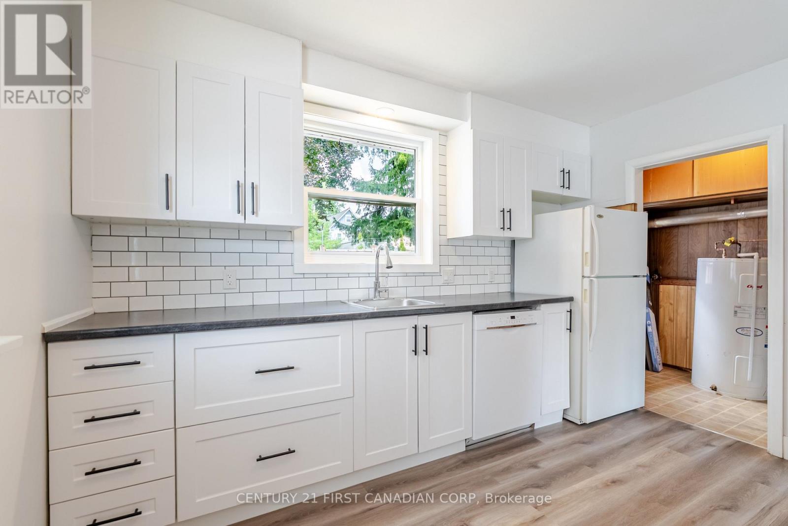 76 Myrtle Street, St. Thomas, Ontario  N5R 2G1 - Photo 2 - X12424449
