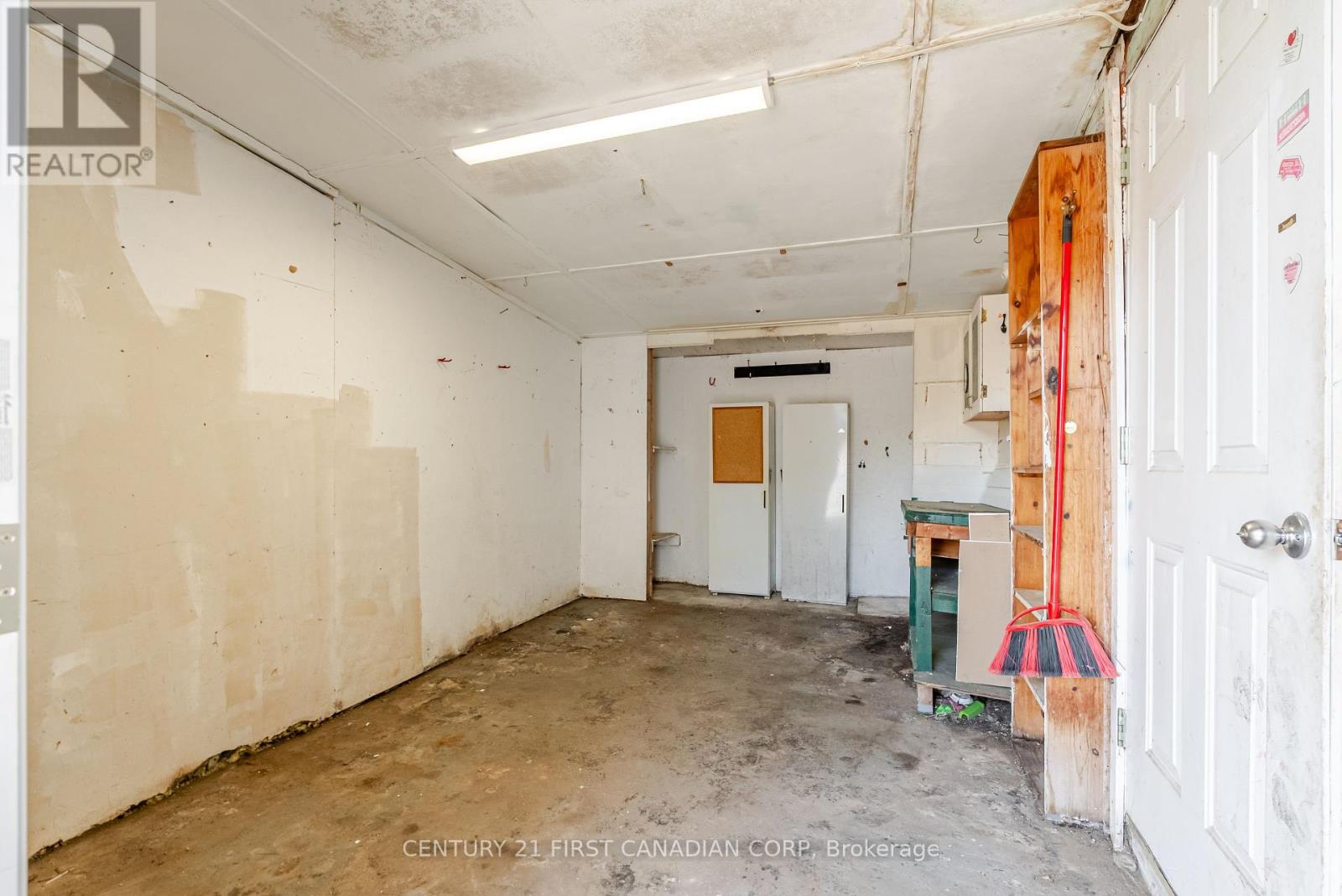 76 Myrtle Street, St. Thomas, Ontario  N5R 2G1 - Photo 20 - X12424449