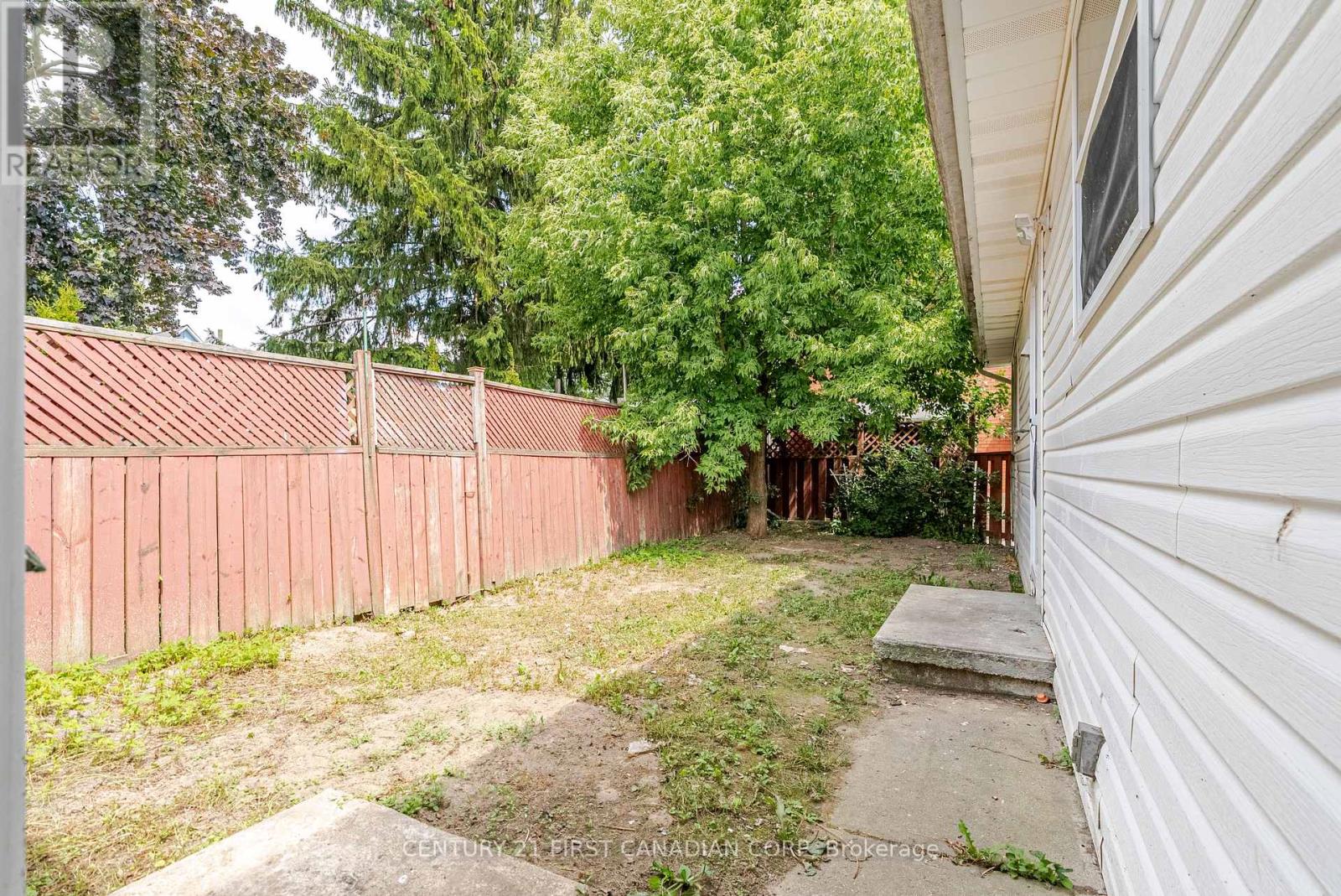 76 Myrtle Street, St. Thomas, Ontario  N5R 2G1 - Photo 21 - X12424449