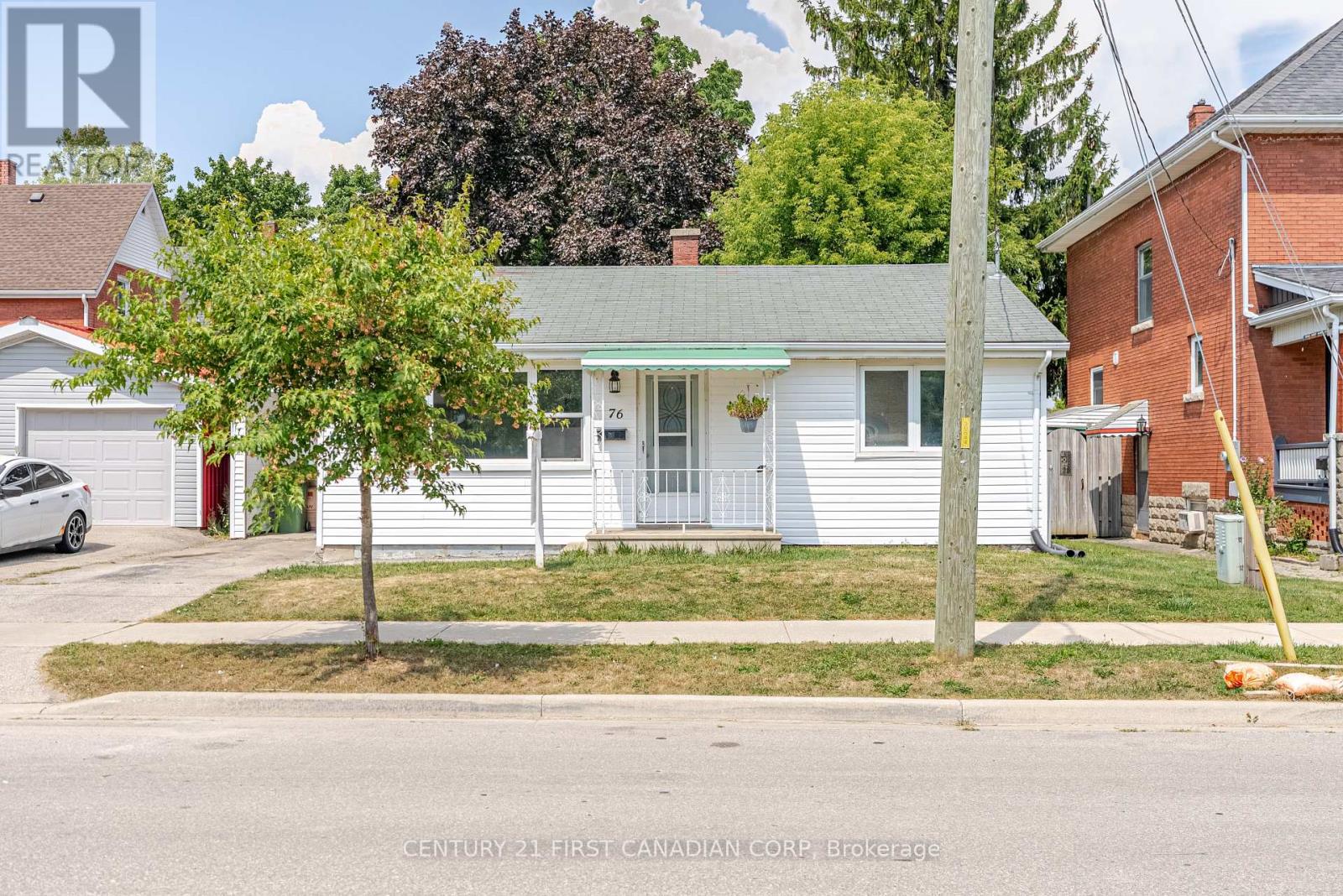 76 Myrtle Street, St. Thomas, Ontario  N5R 2G1 - Photo 6 - X12424449