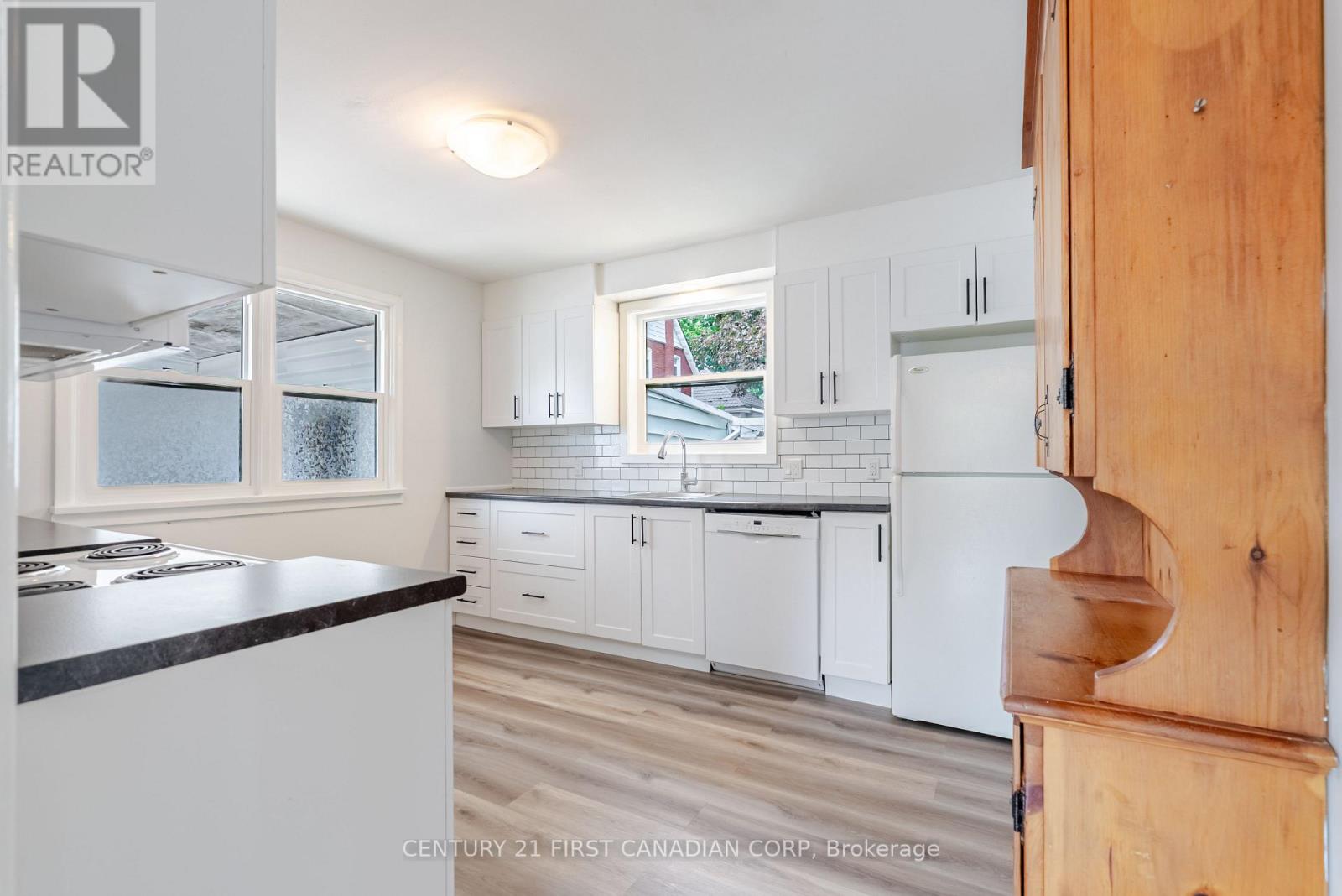 76 Myrtle Street, St. Thomas, Ontario  N5R 2G1 - Photo 3 - X12424449