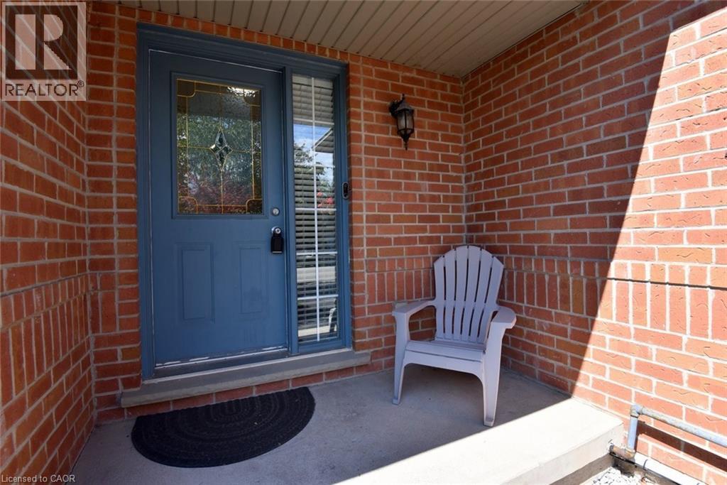 15 Bronte Court, Waterdown, Ontario  L9H 7N2 - Photo 3 - 40765379