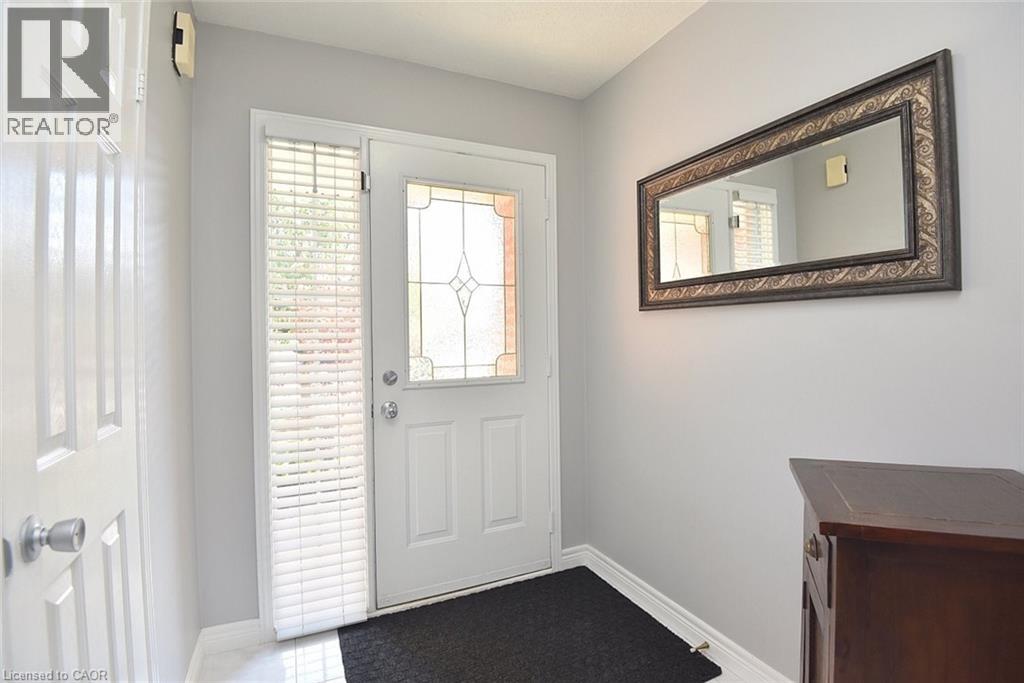 15 Bronte Court, Waterdown, Ontario  L9H 7N2 - Photo 6 - 40765379