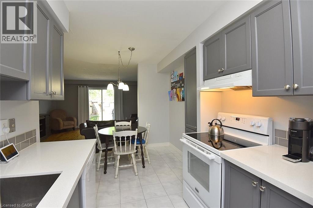 15 Bronte Court, Waterdown, Ontario  L9H 7N2 - Photo 16 - 40765379