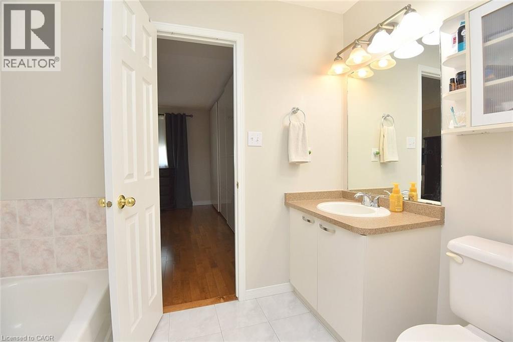15 Bronte Court, Waterdown, Ontario  L9H 7N2 - Photo 30 - 40765379
