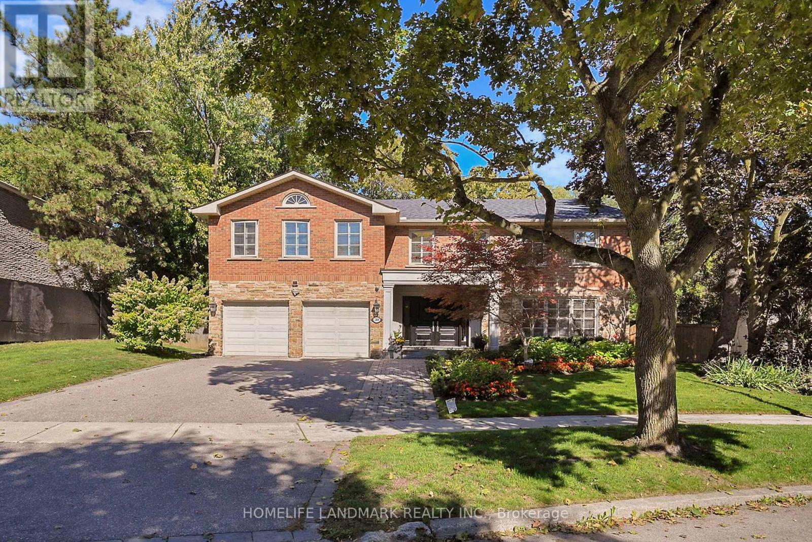 30 Bobwhite Crescent, Toronto, Ontario  M2L 2E1 - Photo 1 - C12433811