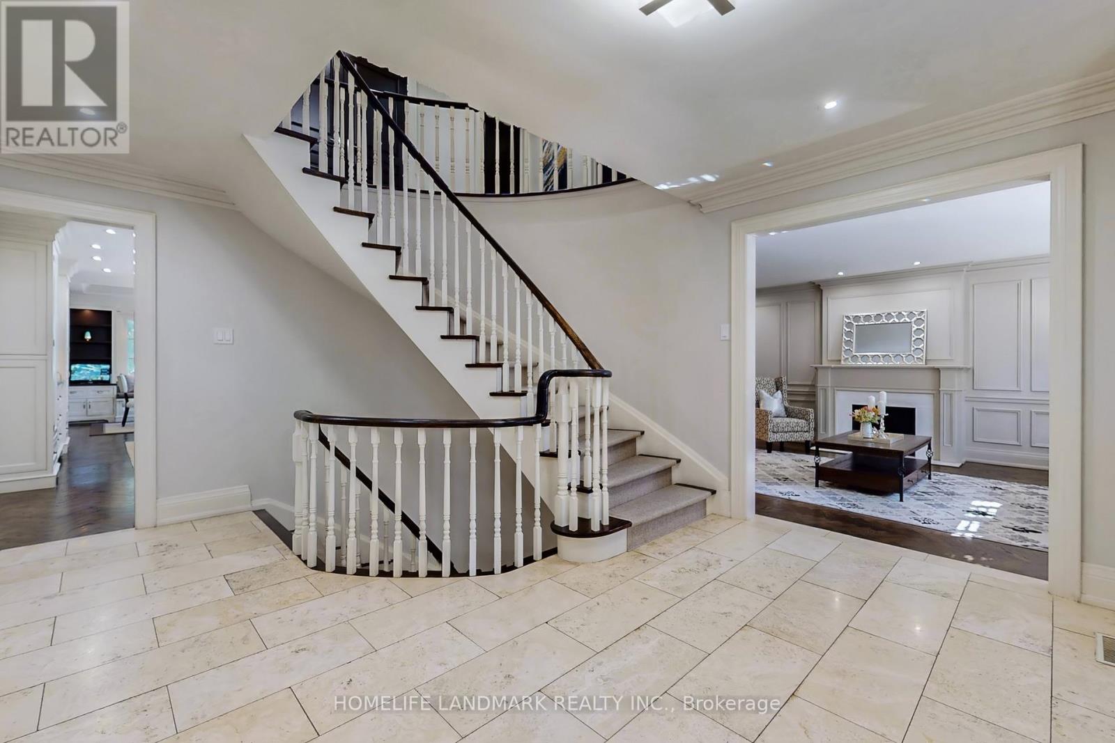30 Bobwhite Crescent, Toronto, Ontario  M2L 2E1 - Photo 18 - C12433811