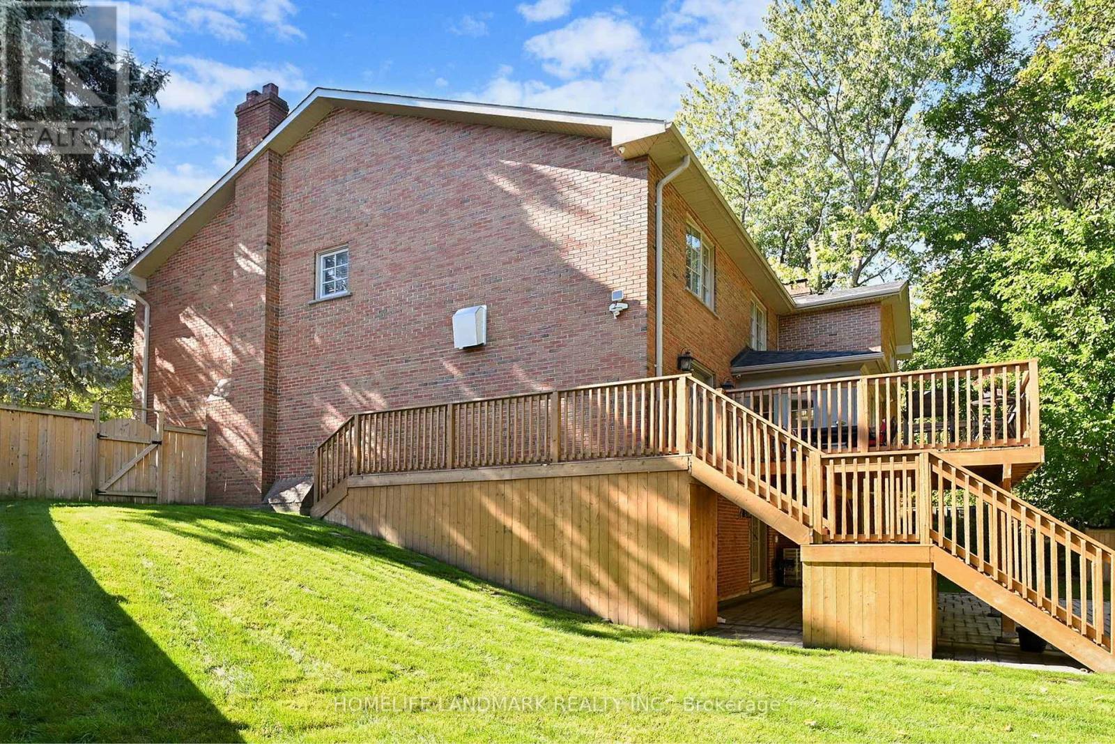 30 Bobwhite Crescent, Toronto, Ontario  M2L 2E1 - Photo 48 - C12433811