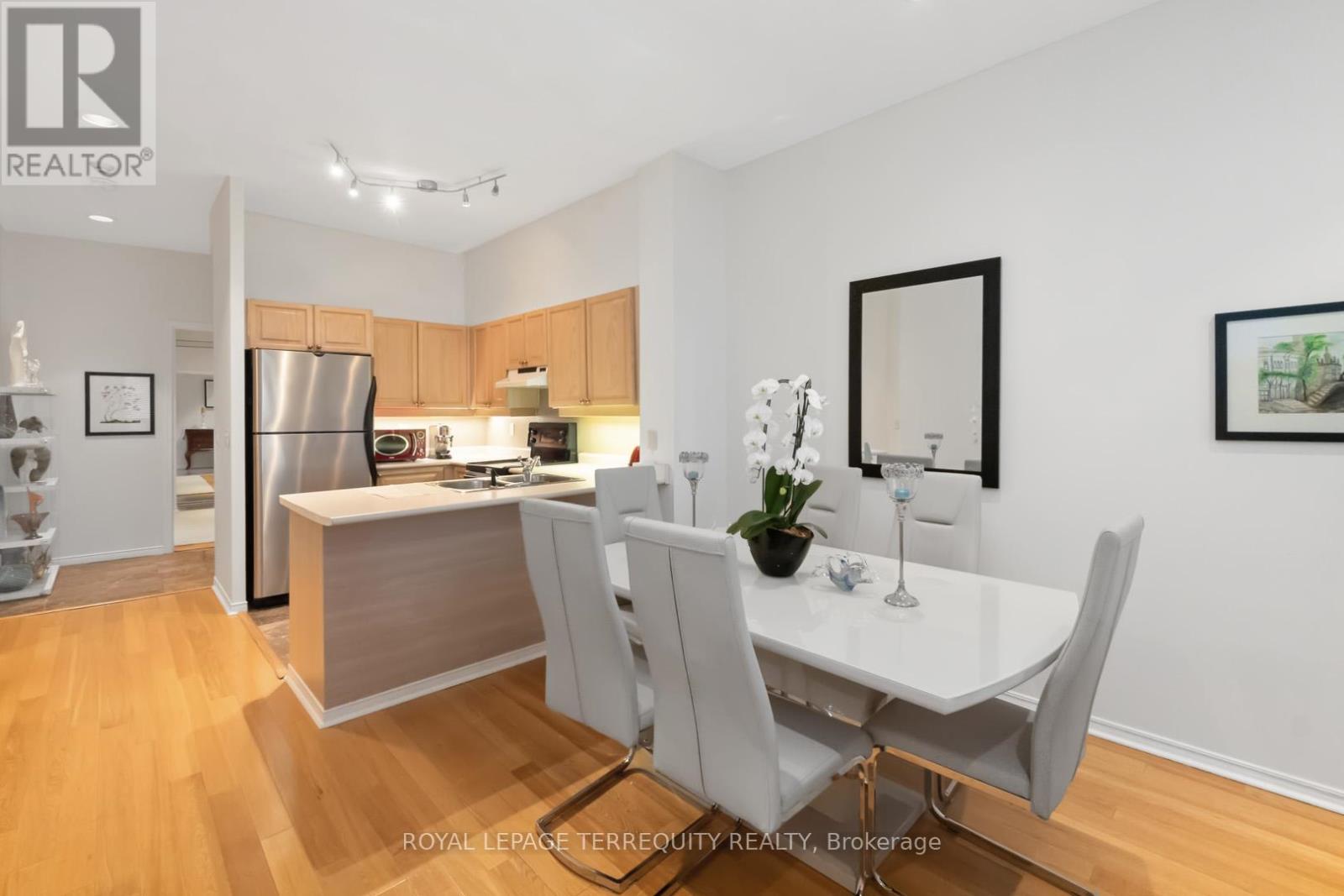 2215 - 7 King Street E, Toronto, Ontario  M5C 3C5 - Photo 10 - C12433837