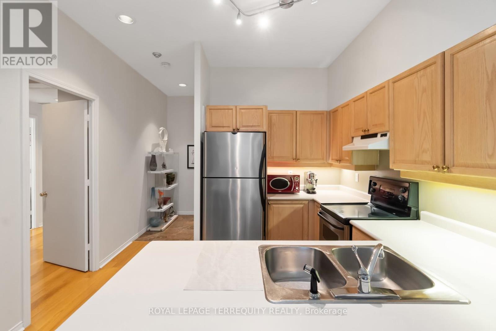 2215 - 7 King Street E, Toronto, Ontario  M5C 3C5 - Photo 14 - C12433837
