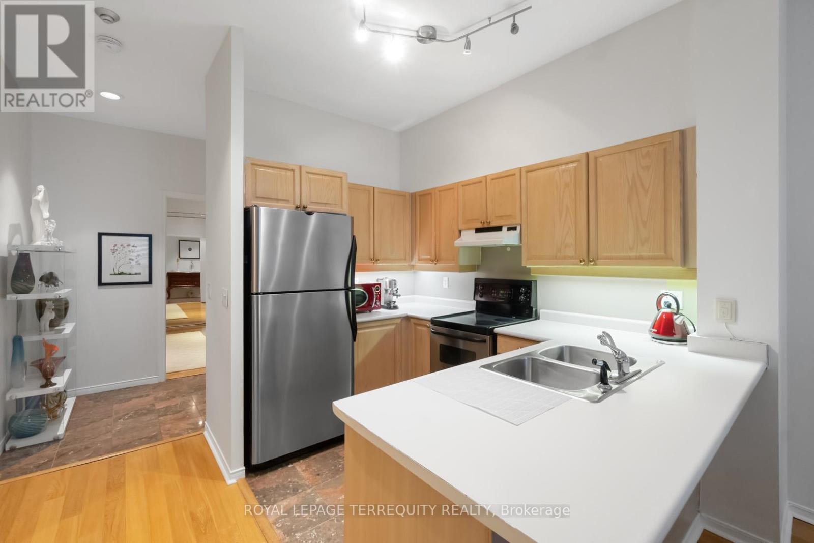 2215 - 7 King Street E, Toronto, Ontario  M5C 3C5 - Photo 15 - C12433837
