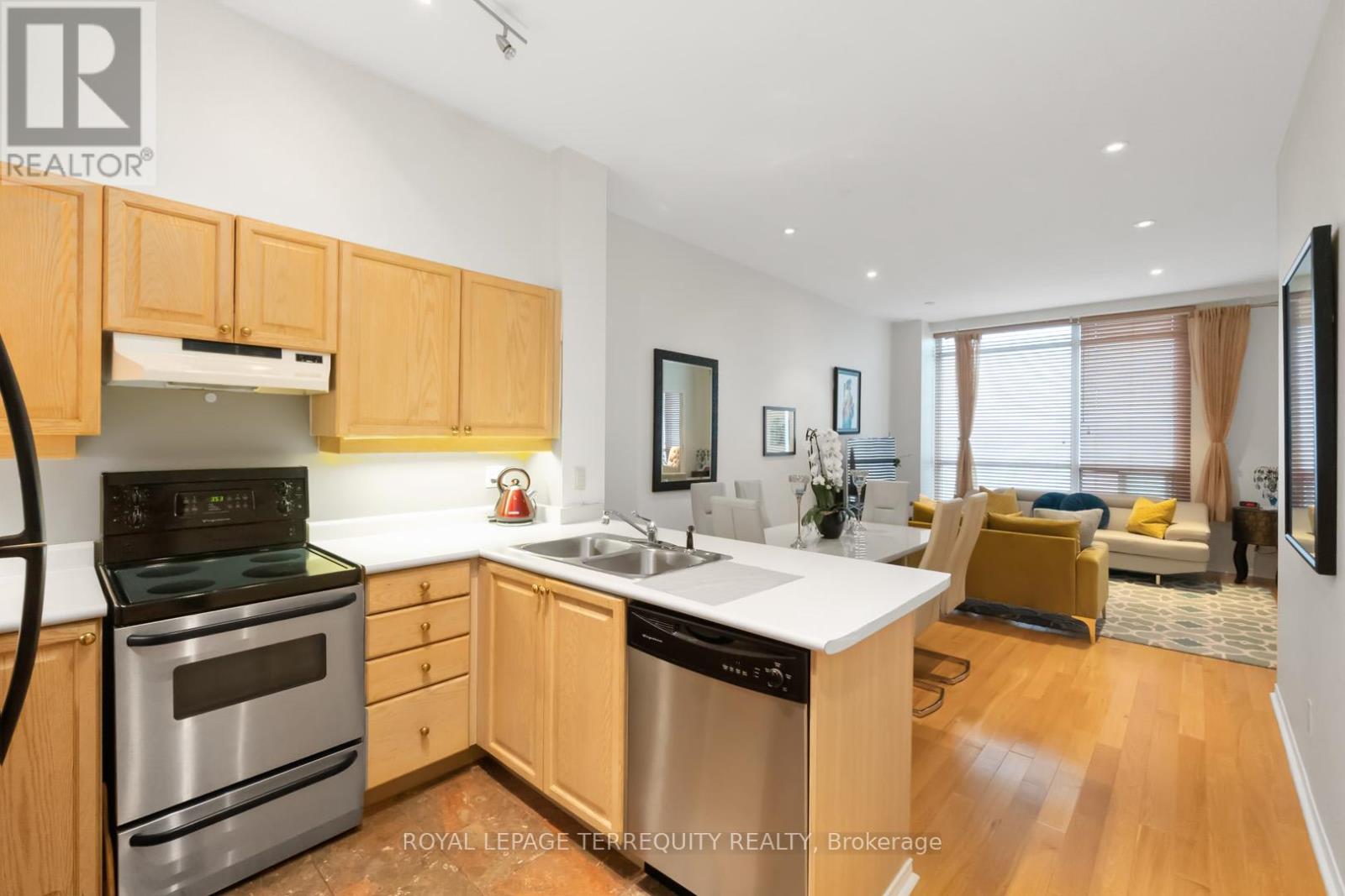 2215 - 7 King Street E, Toronto, Ontario  M5C 3C5 - Photo 16 - C12433837