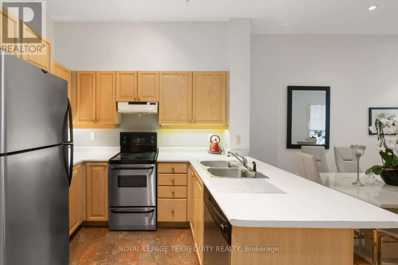2215 - 7 King Street E, Toronto, Ontario  M5C 3C5 - Photo 17 - C12433837