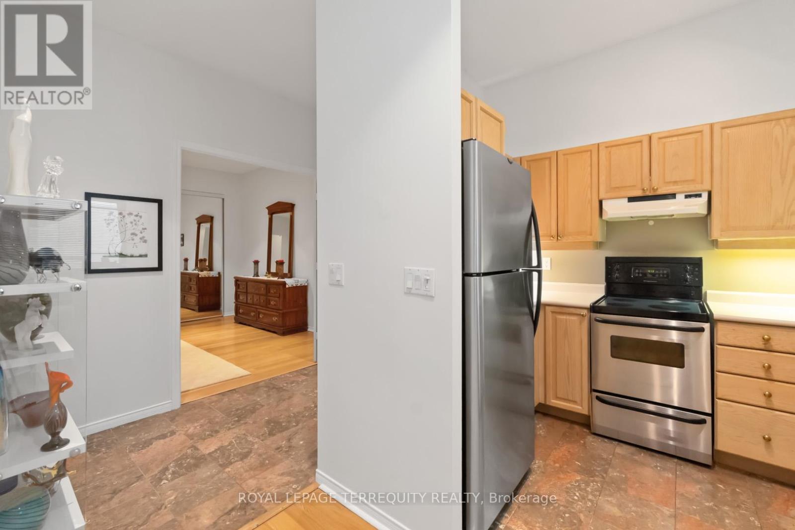 2215 - 7 King Street E, Toronto, Ontario  M5C 3C5 - Photo 18 - C12433837
