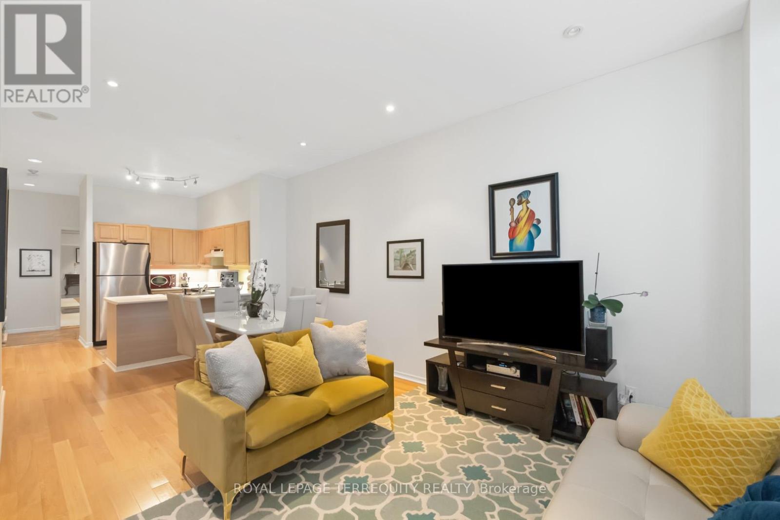 2215 - 7 King Street E, Toronto, Ontario  M5C 3C5 - Photo 2 - C12433837